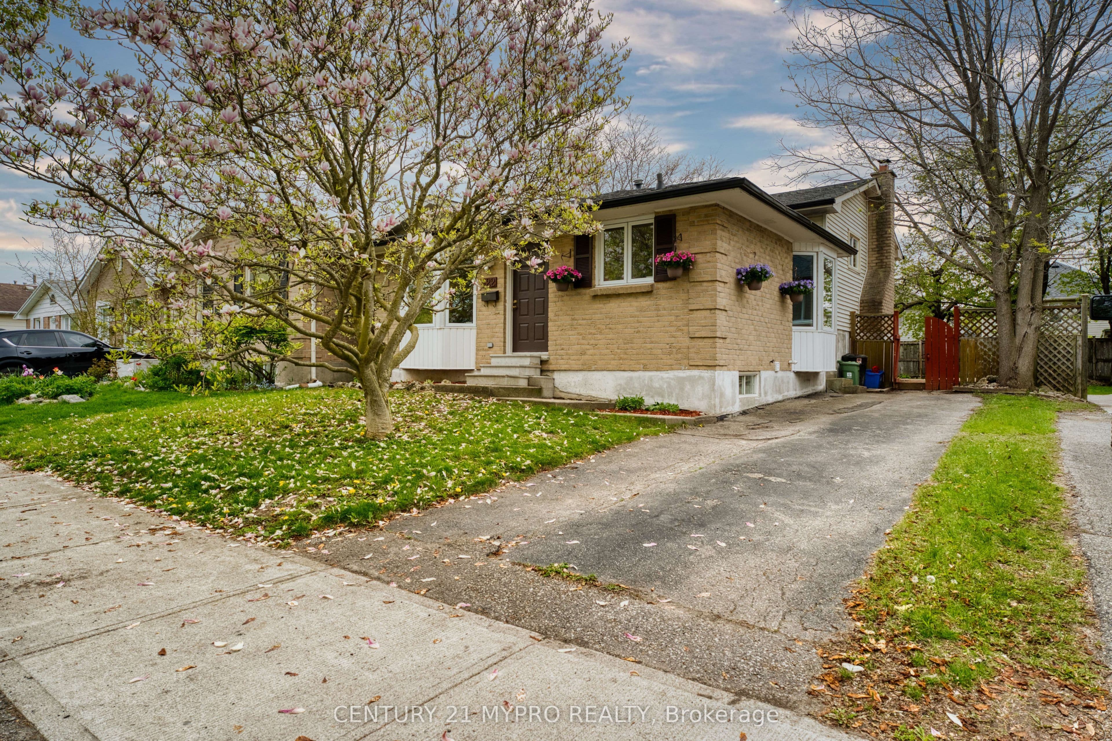 122 Olympic Crescent photo 1