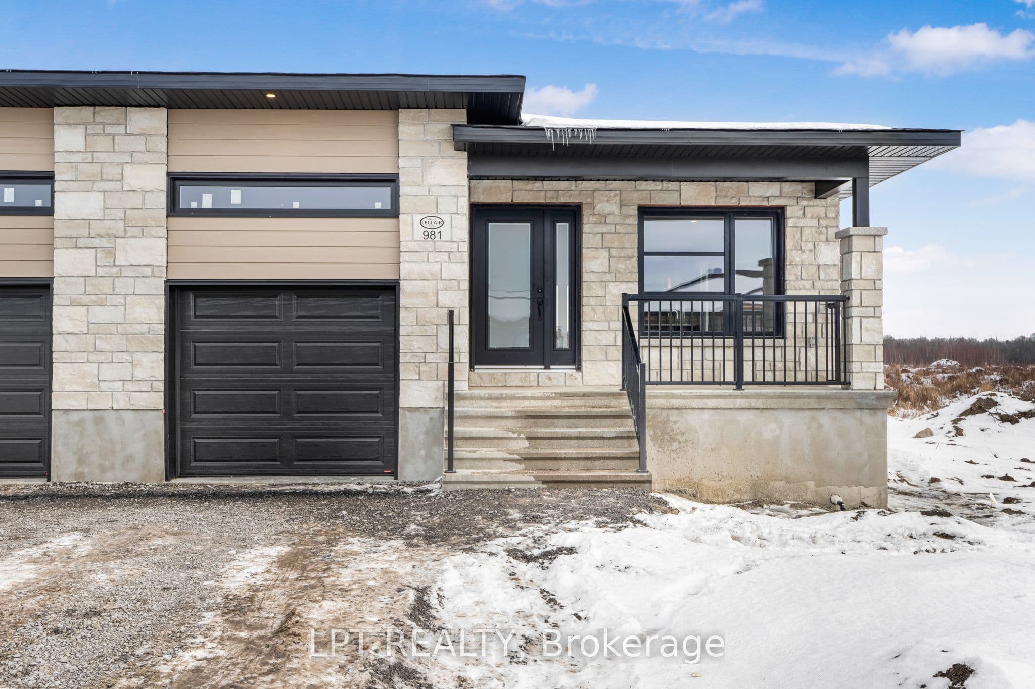 965 Katia Street photo 1