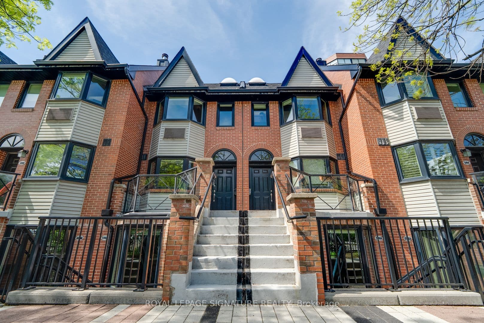 598 Wellington Street photo 1