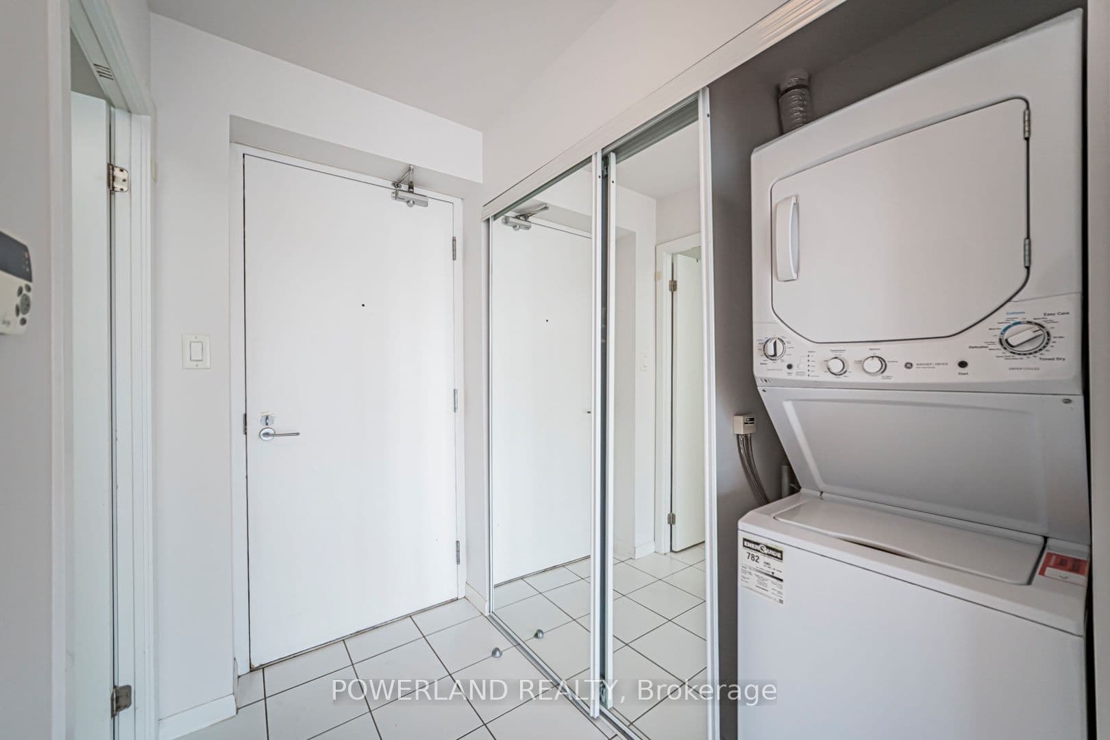Unit 2905 38 Grenville Street photo 1