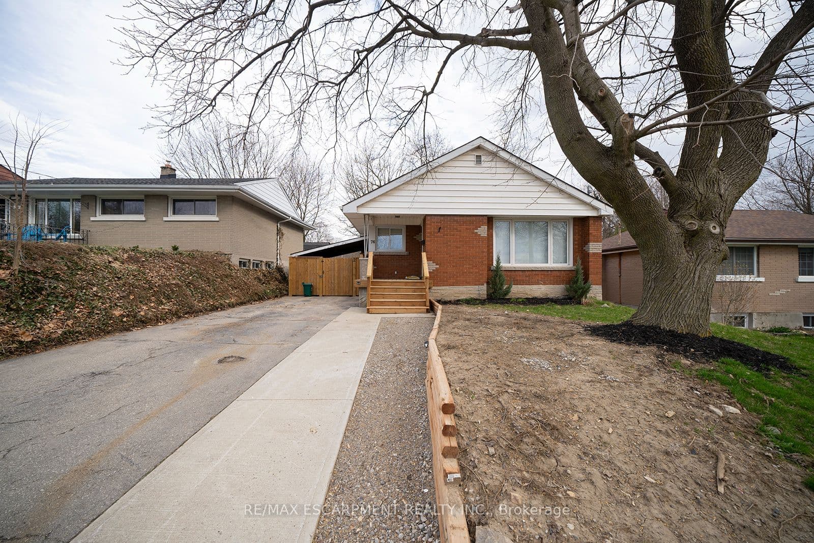 Unit UPPER 76 Glenview Avenue photo 1