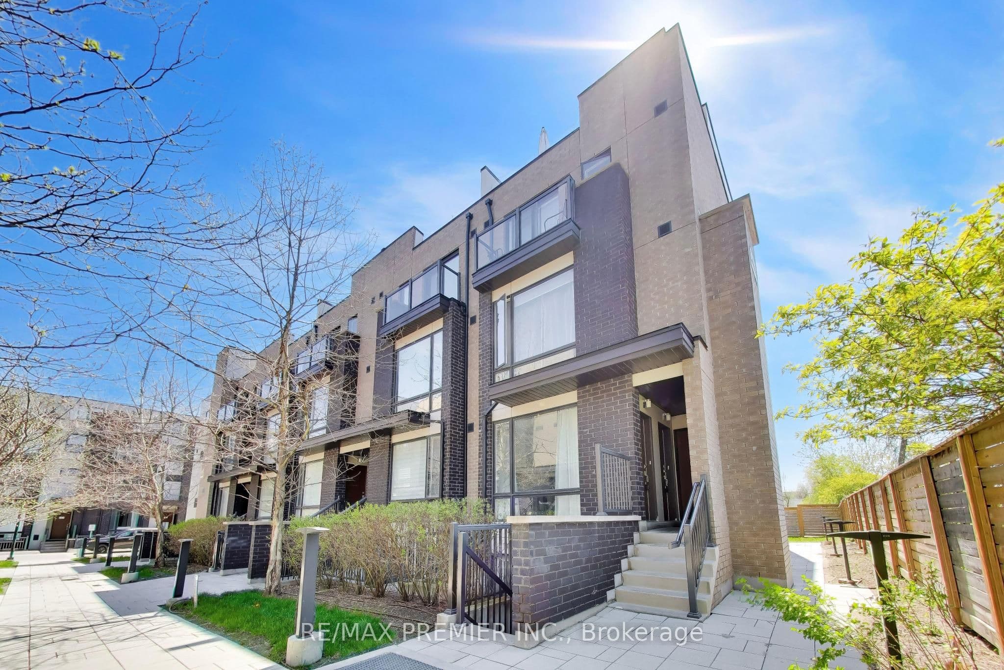 Unit 141 34 Fieldway Road photo 1