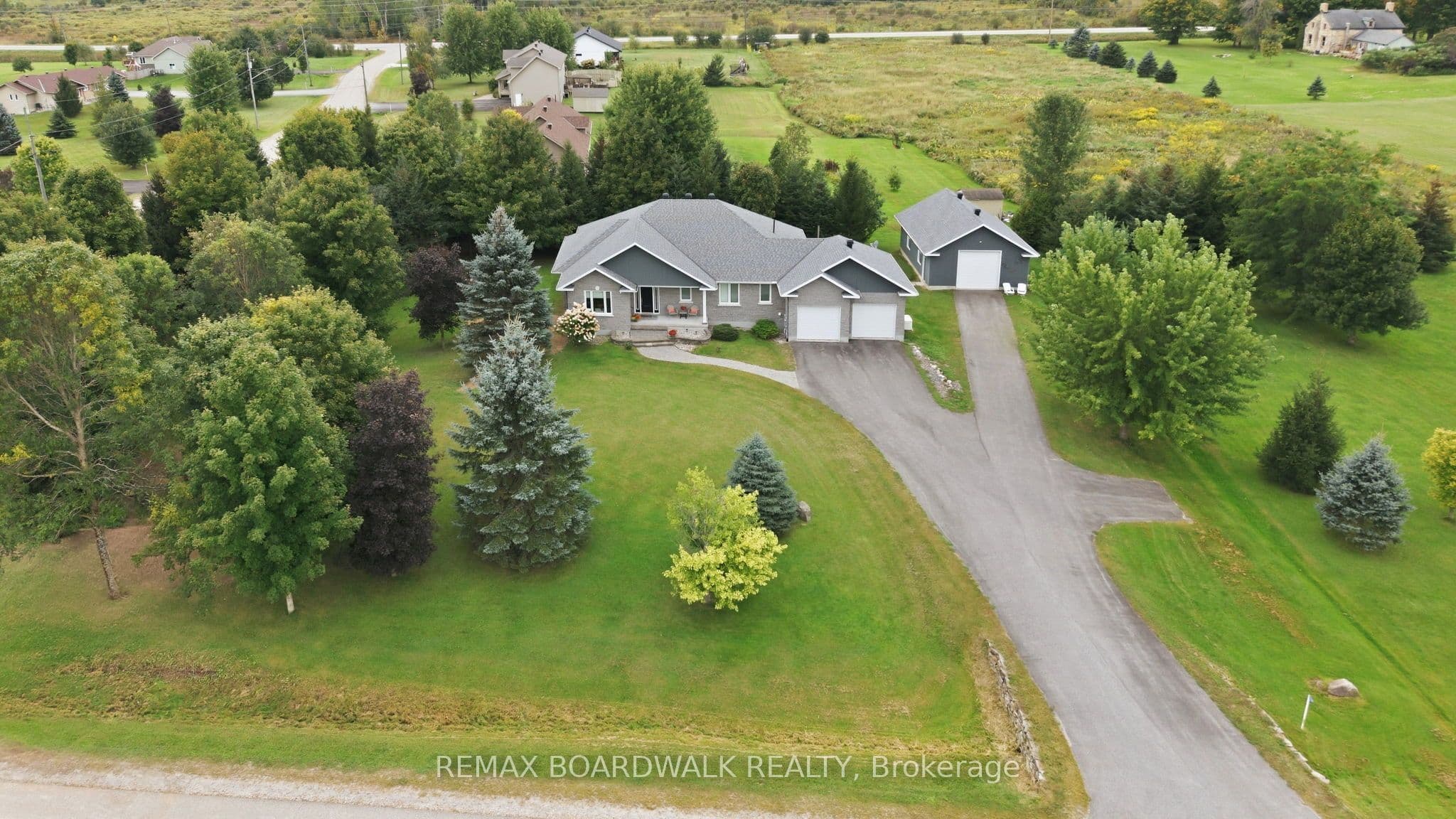136 Macpherson Way photo 1