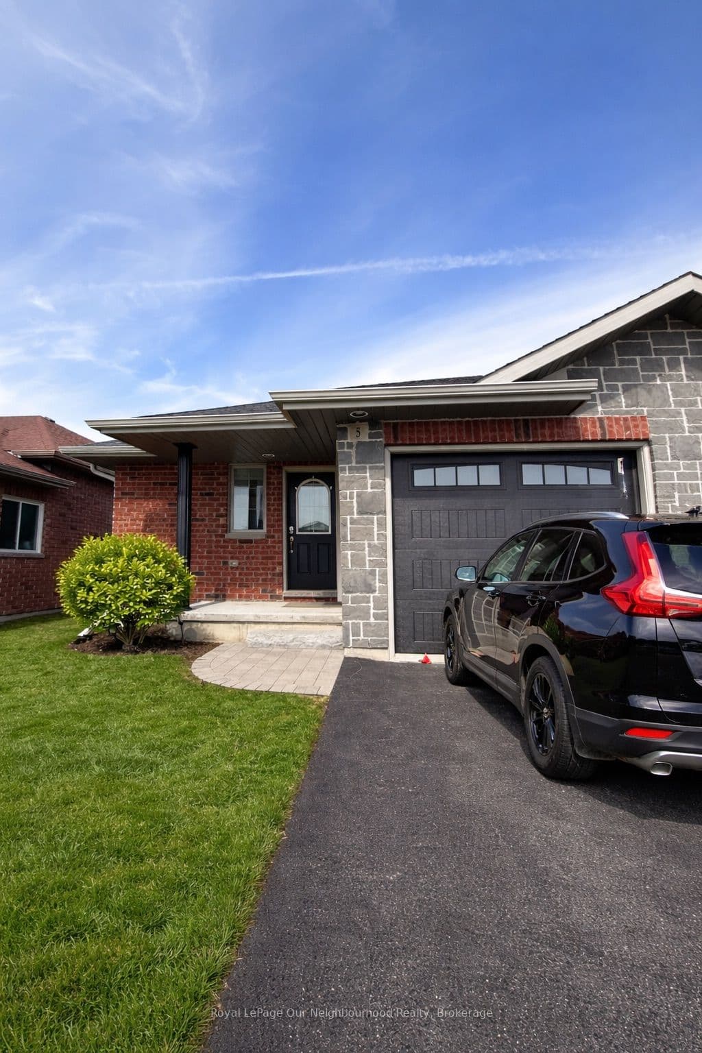 5 MCINTOSH Crescent photo 1