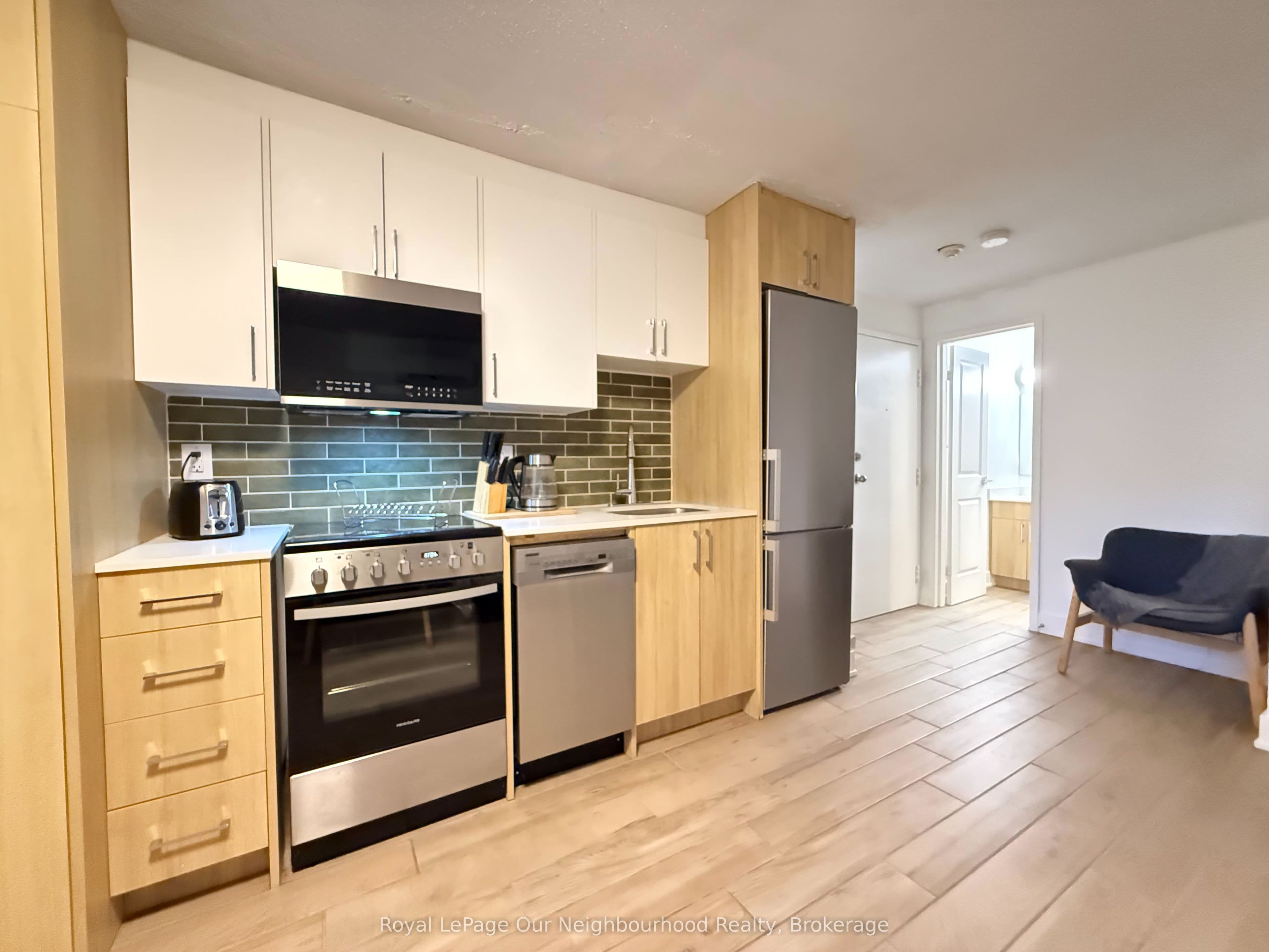 Unit 104 160 Dowling Avenue photo 1