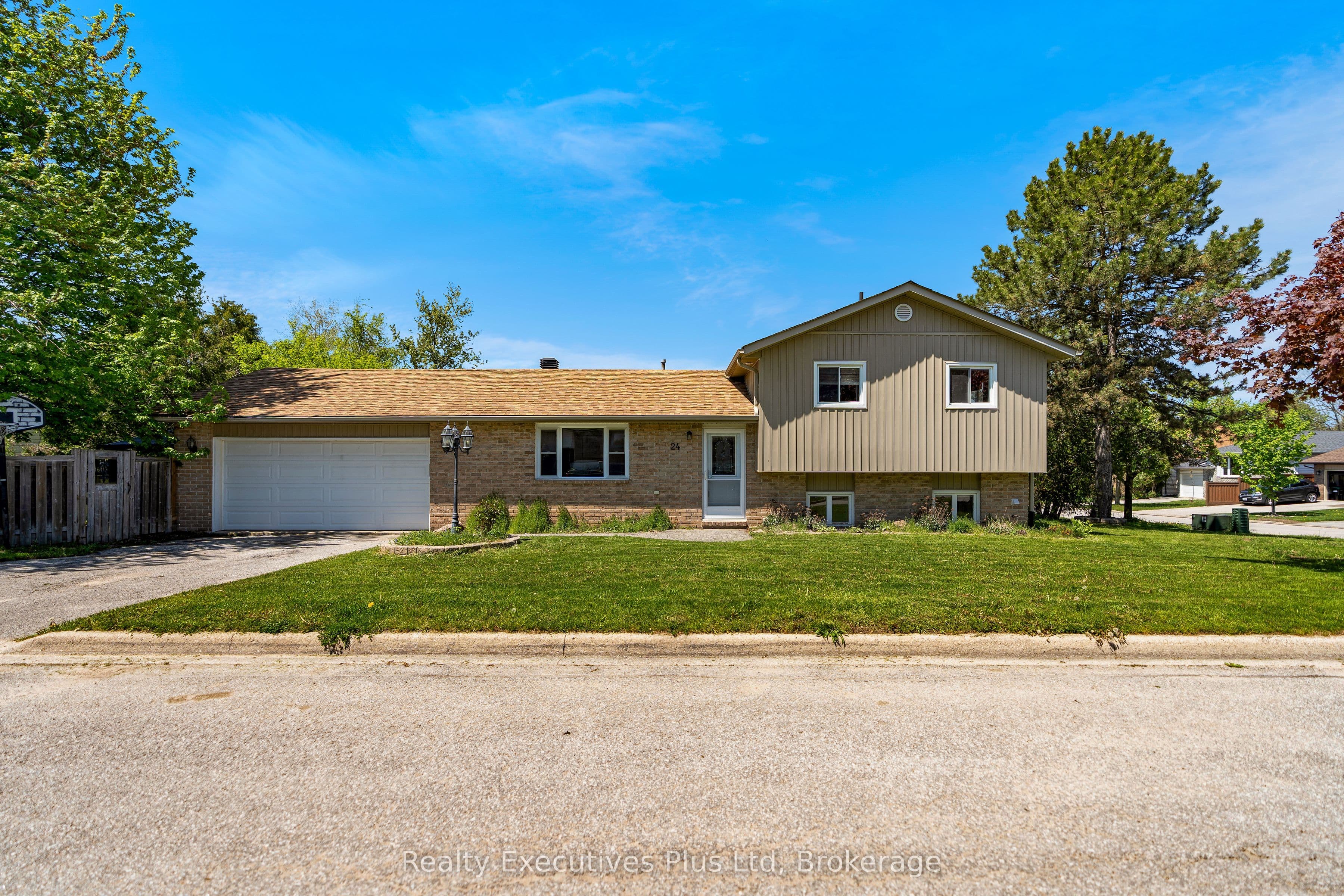 24 McConkey Place photo 1