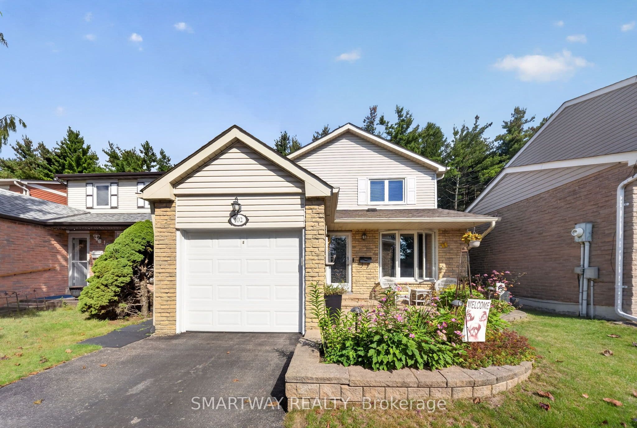 102 Rawling Crescent photo 1