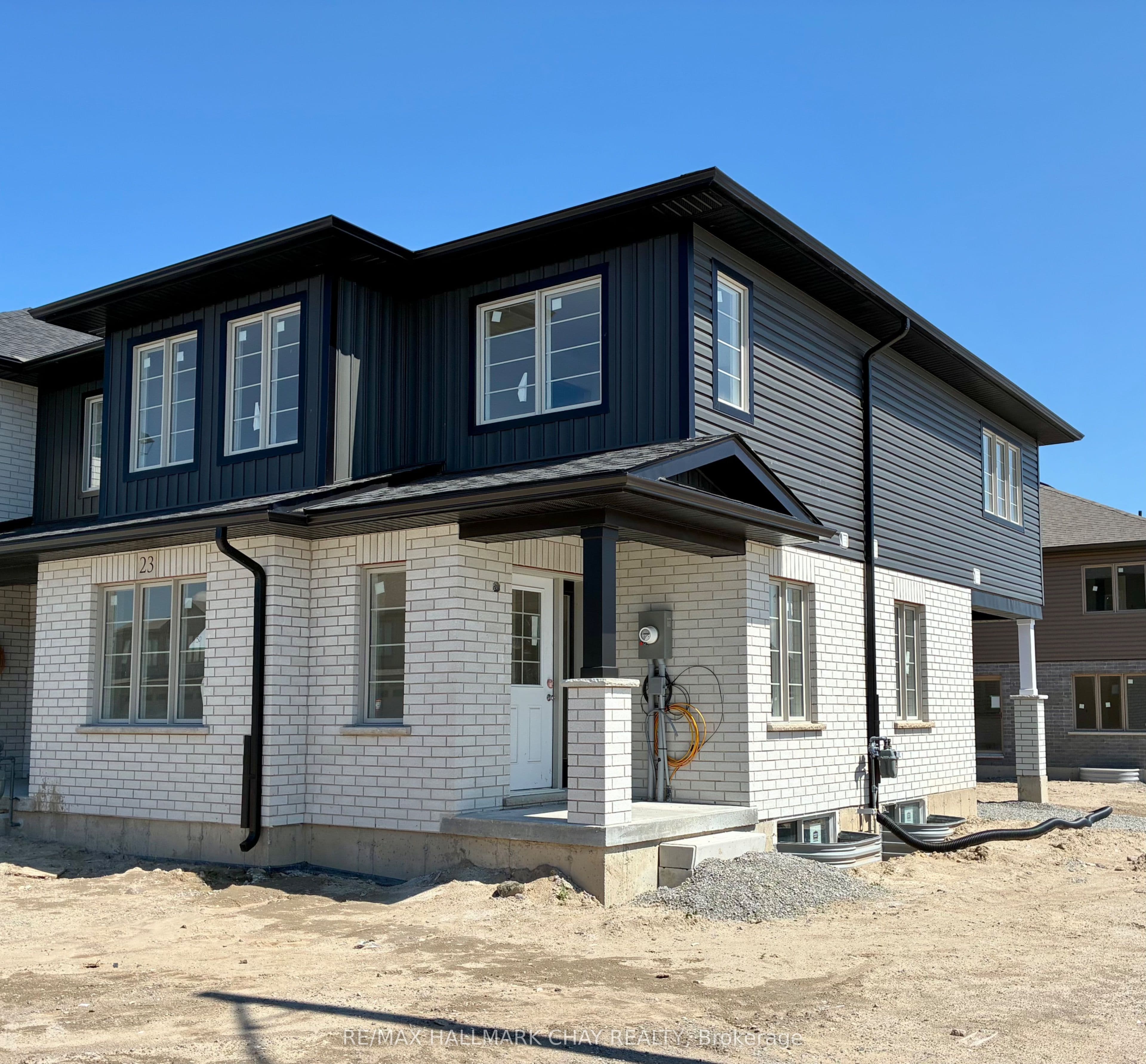 23 Strath Crescent photo 1