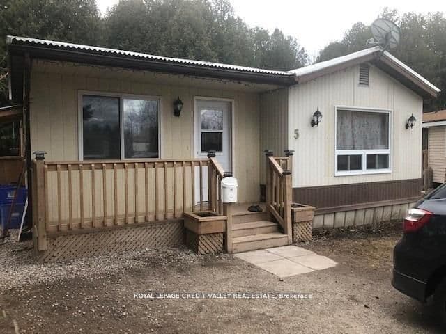 5 Laurel Lane photo 1