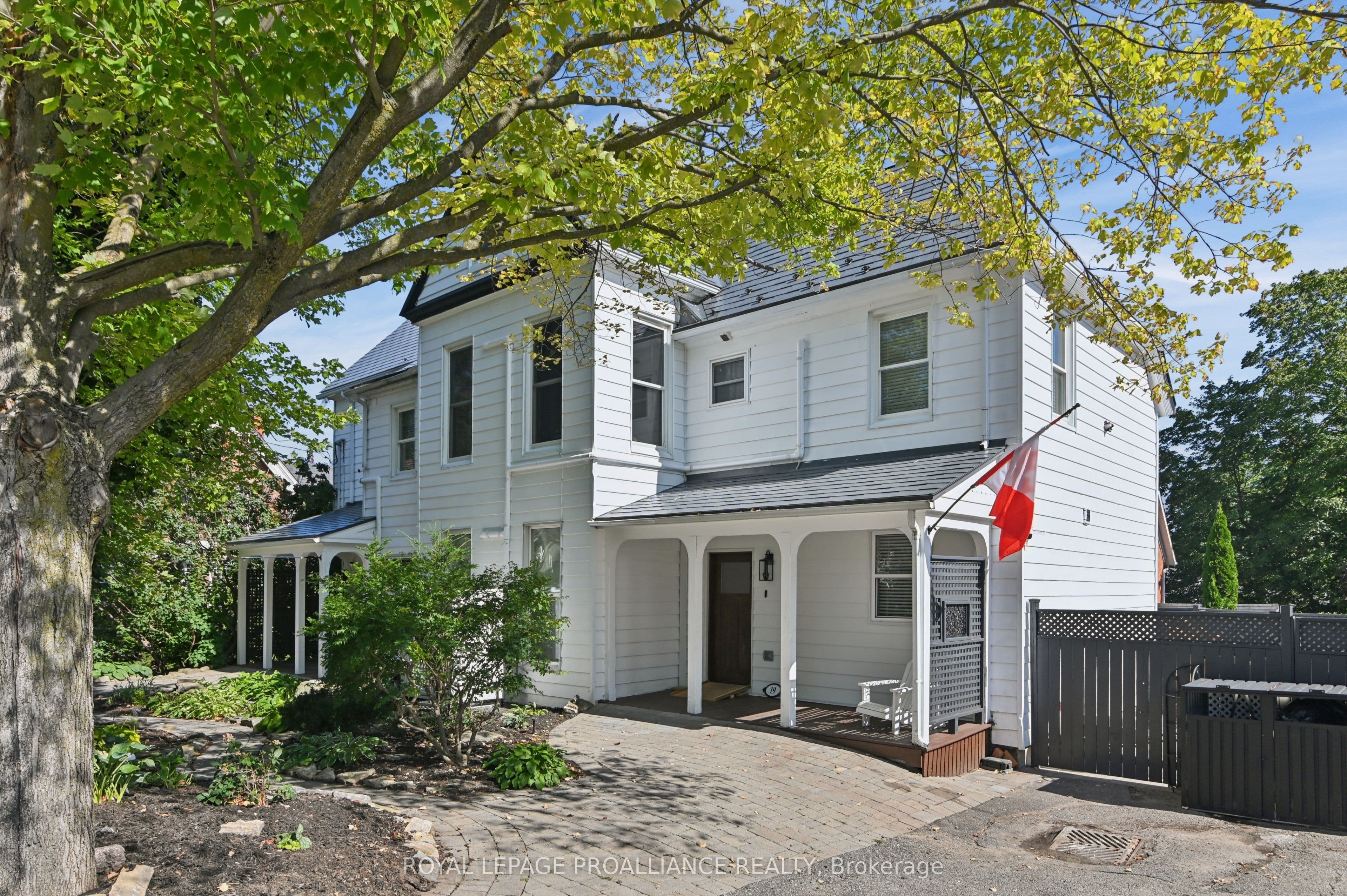 21 Pine Street photo 1