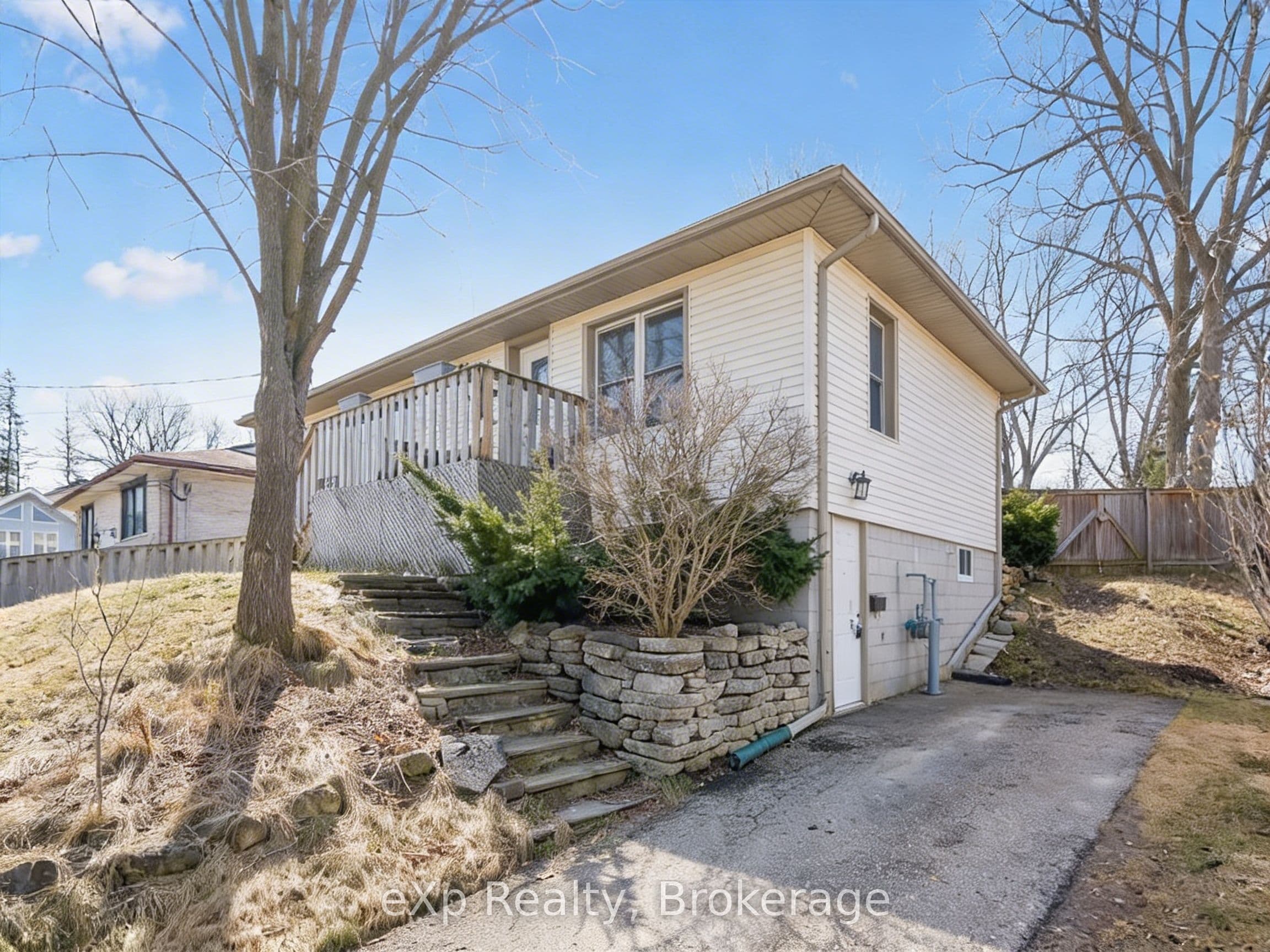 184 Stevenson Street photo 1