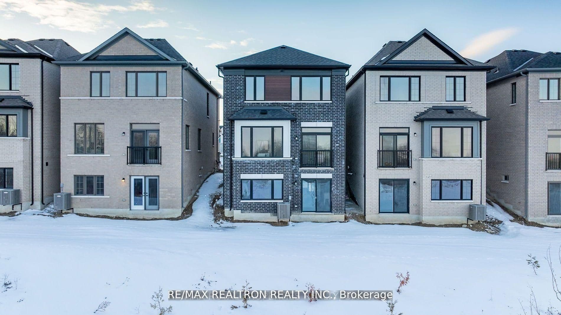 1053 Zircon Manor photo 1