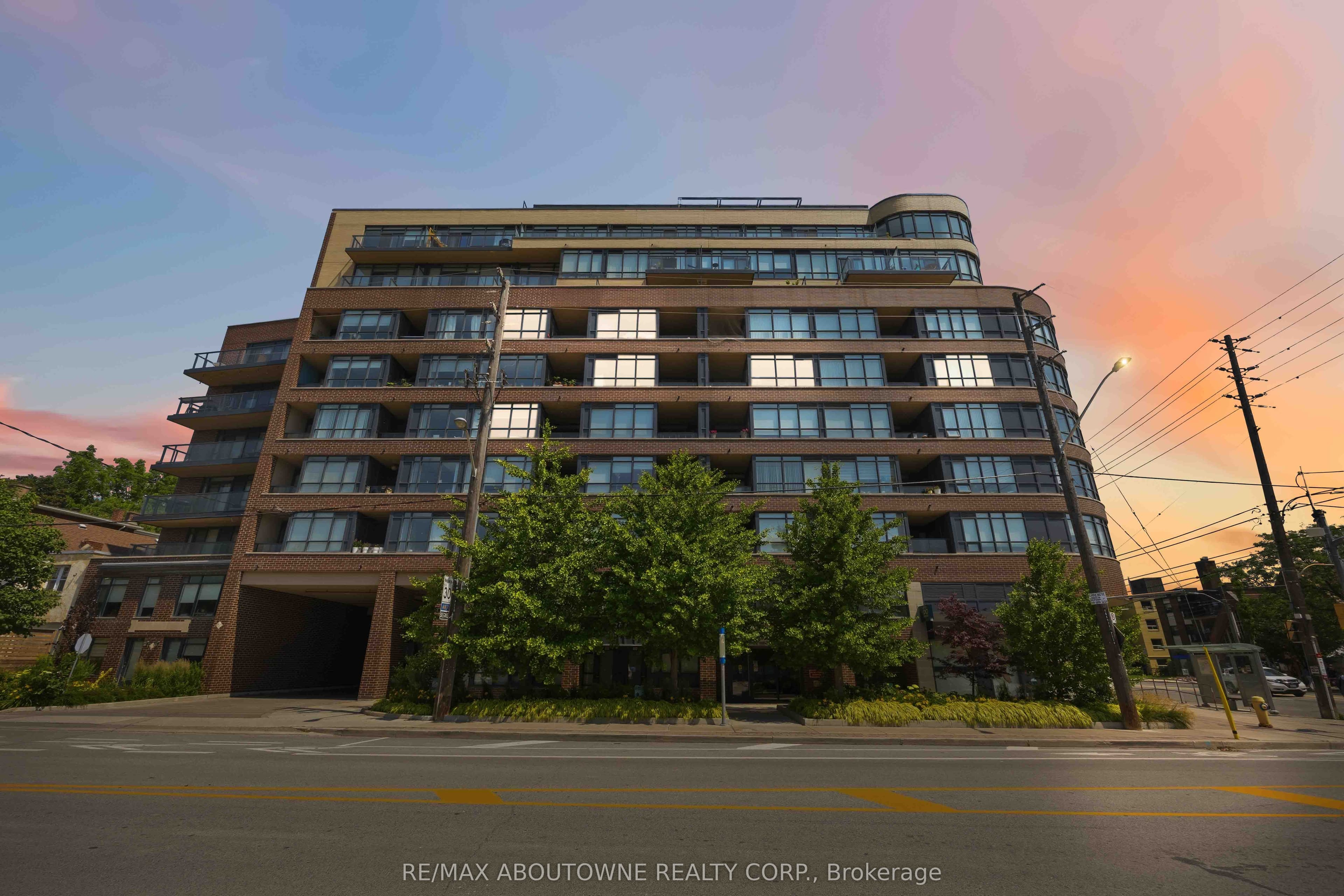 Unit 904 11 Superior Avenue photo 1