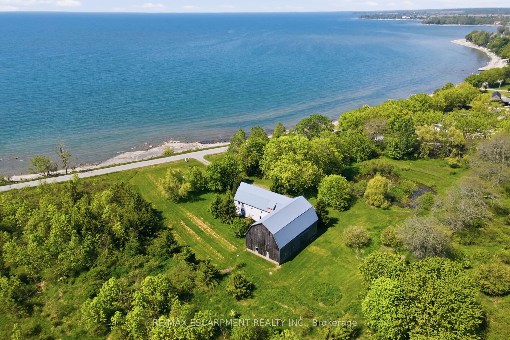 2069 LAKESHORE Road photo 1
