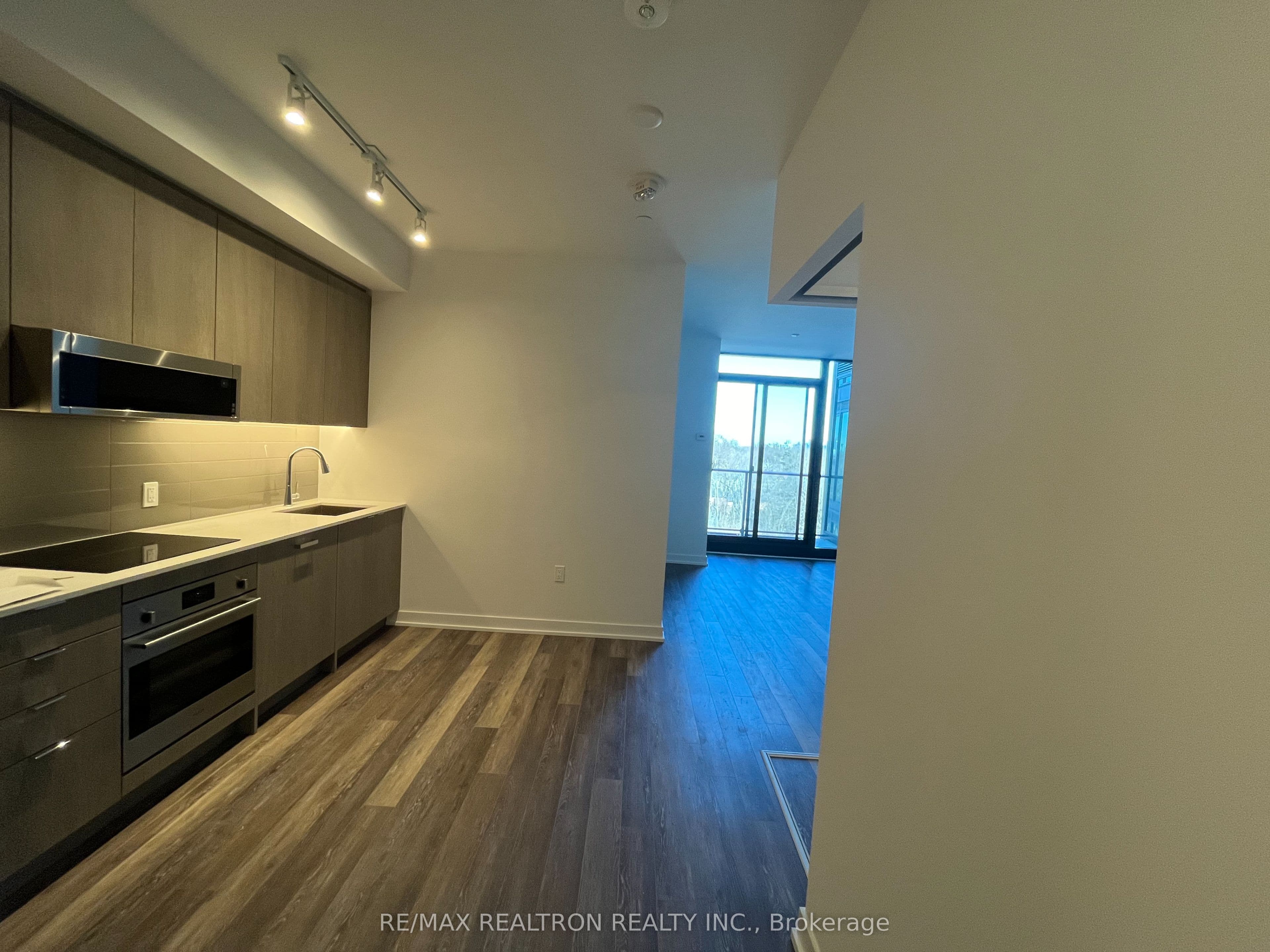 Unit 701 250 Lawrence Avenue photo 1
