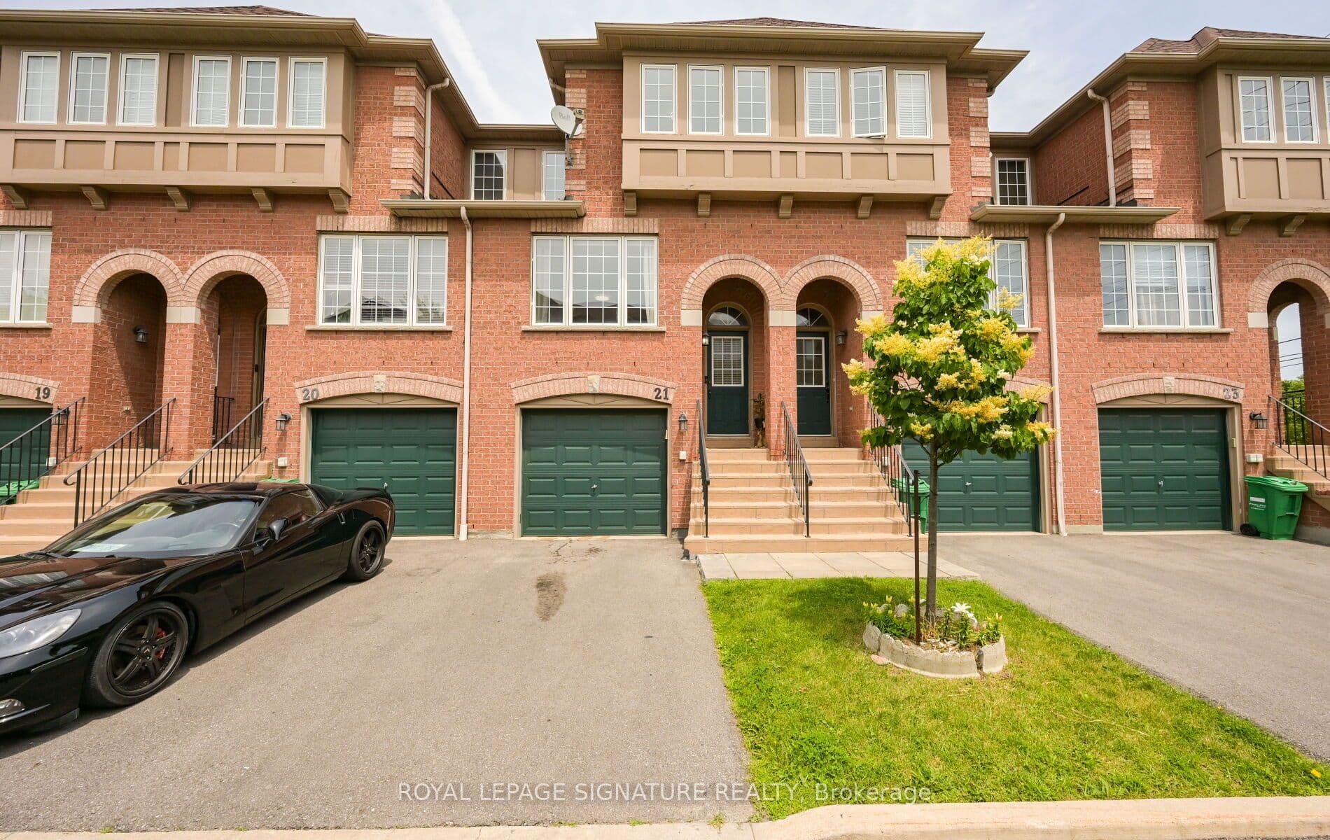 Unit 21 3020 Cedarglen Gate photo 1
