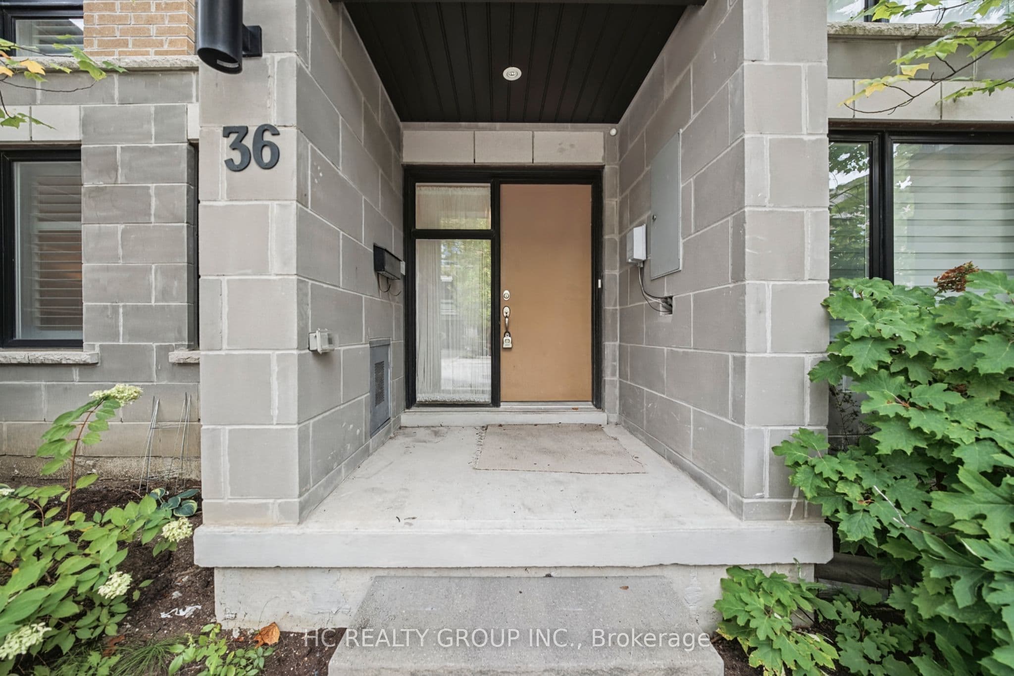 36 Kenneth Wood Crescent photo 1