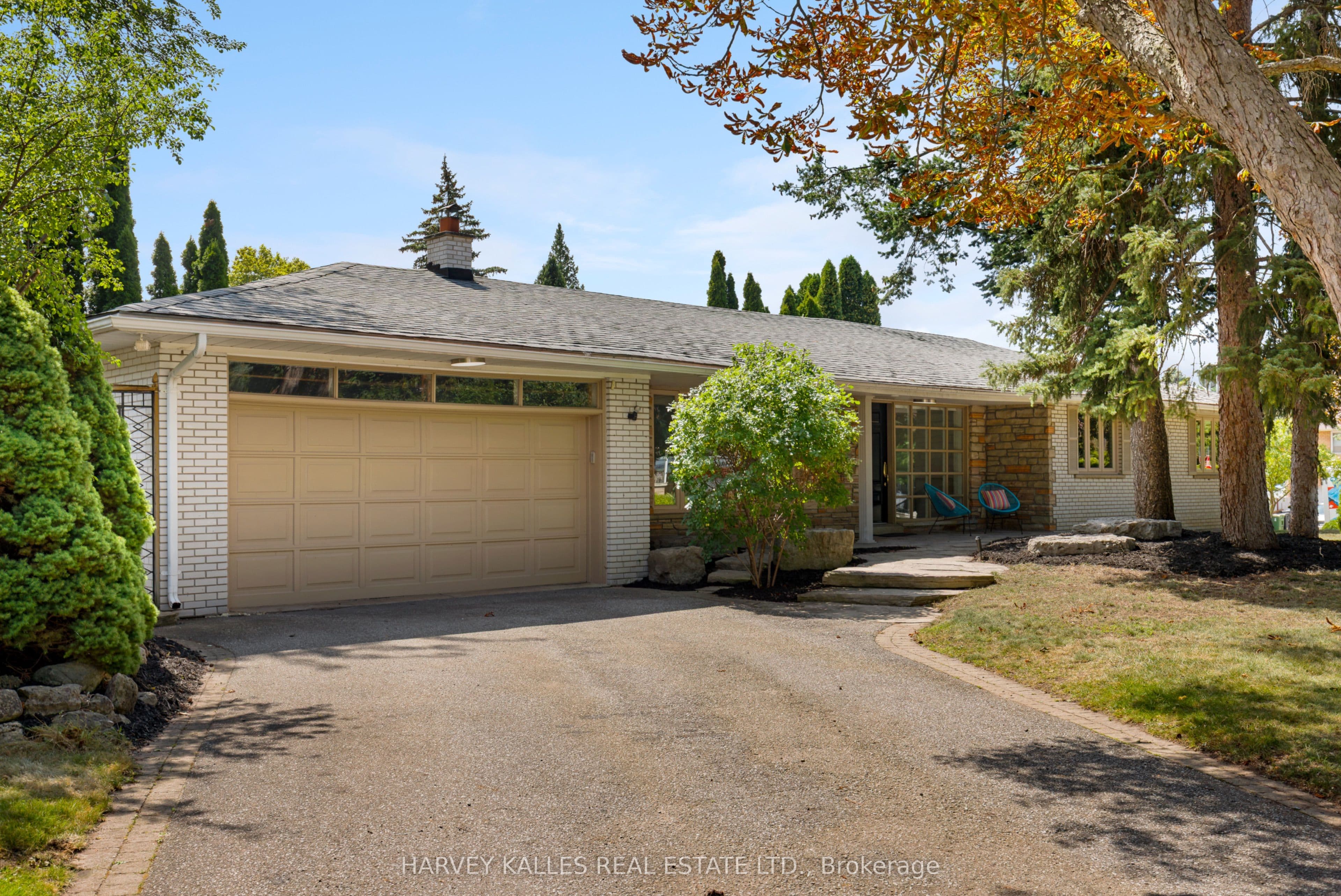 215 Edenbridge Drive photo 1