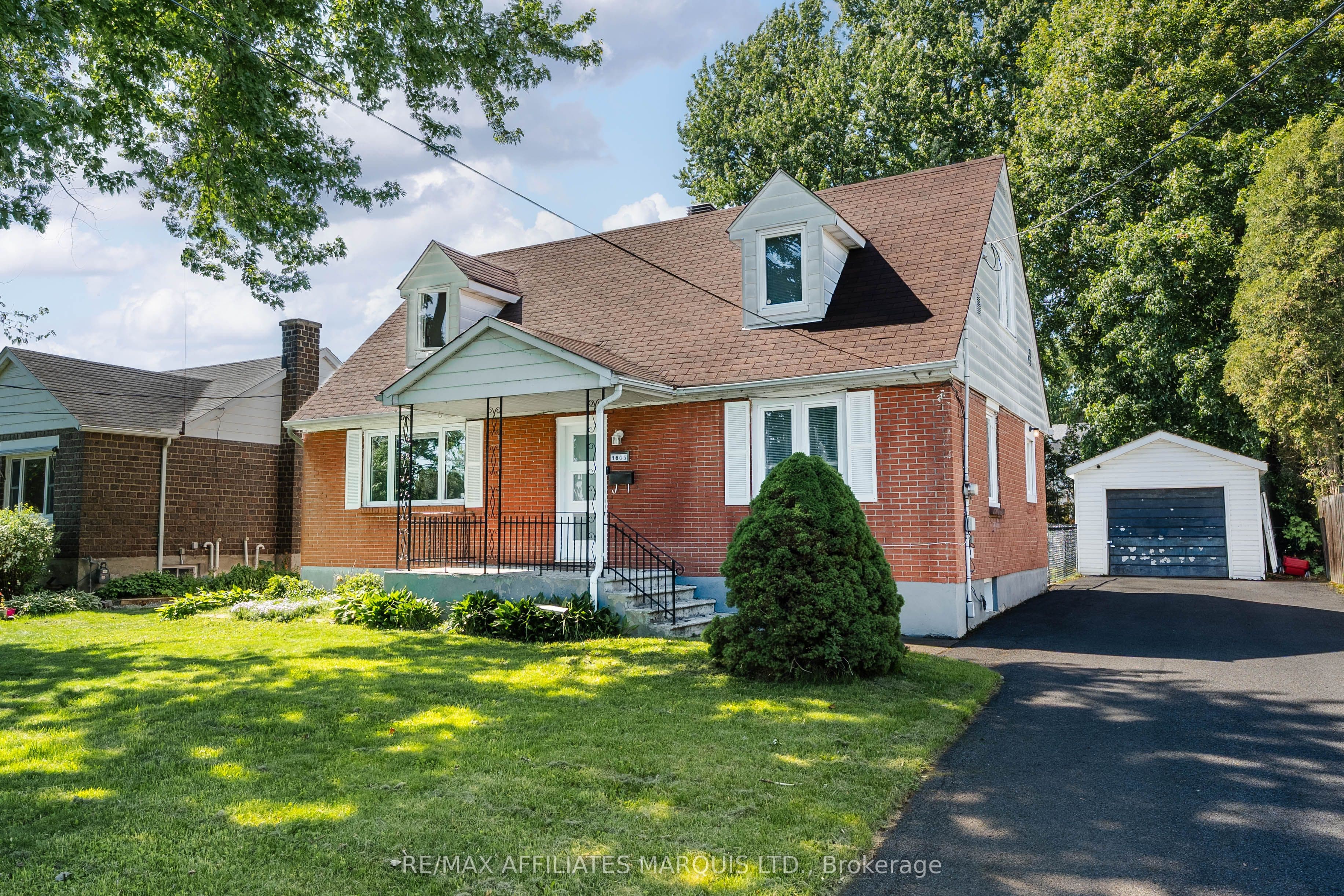 1605 Queen Street photo 1