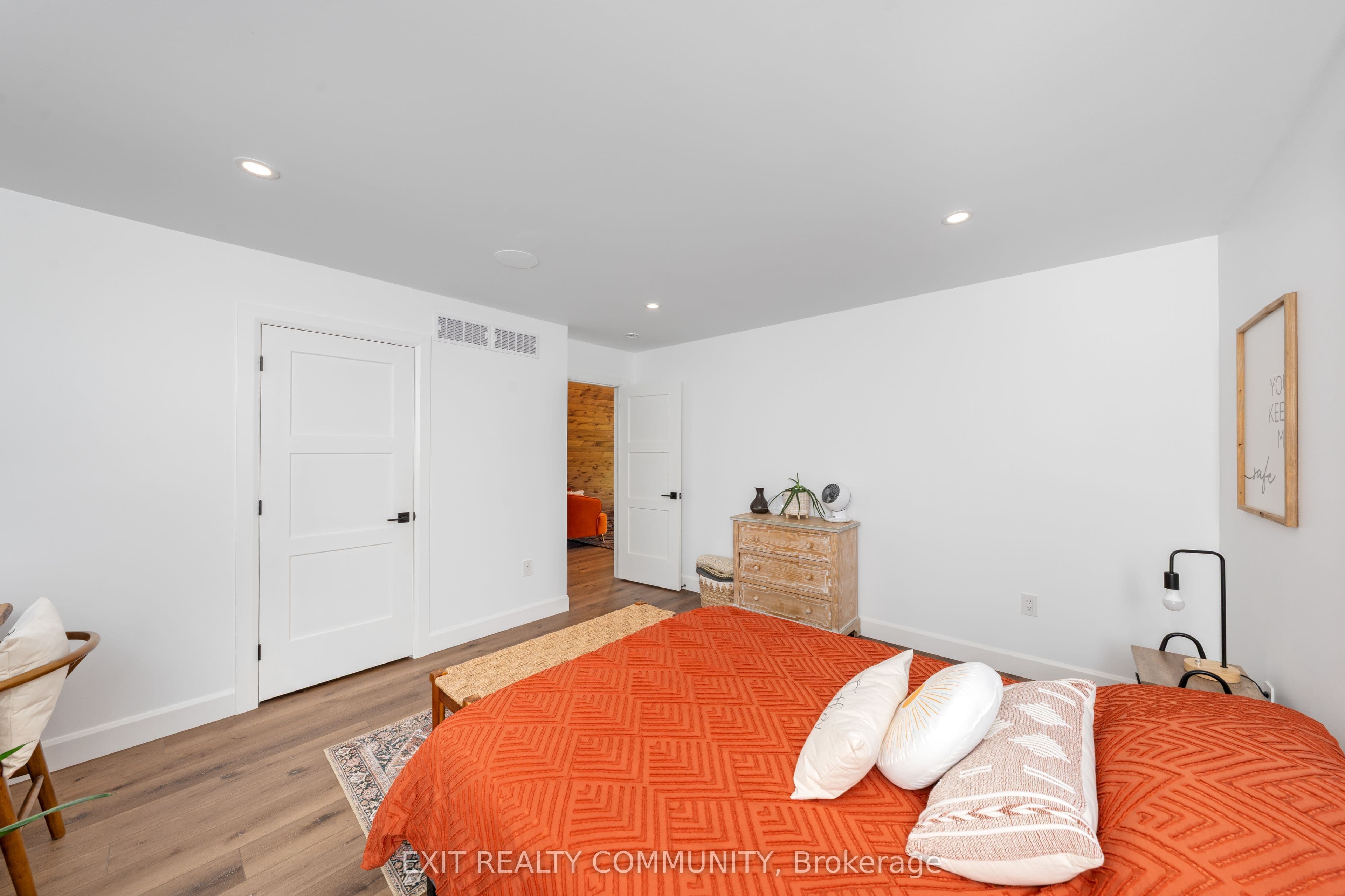 3913 Egremont Road photo 1