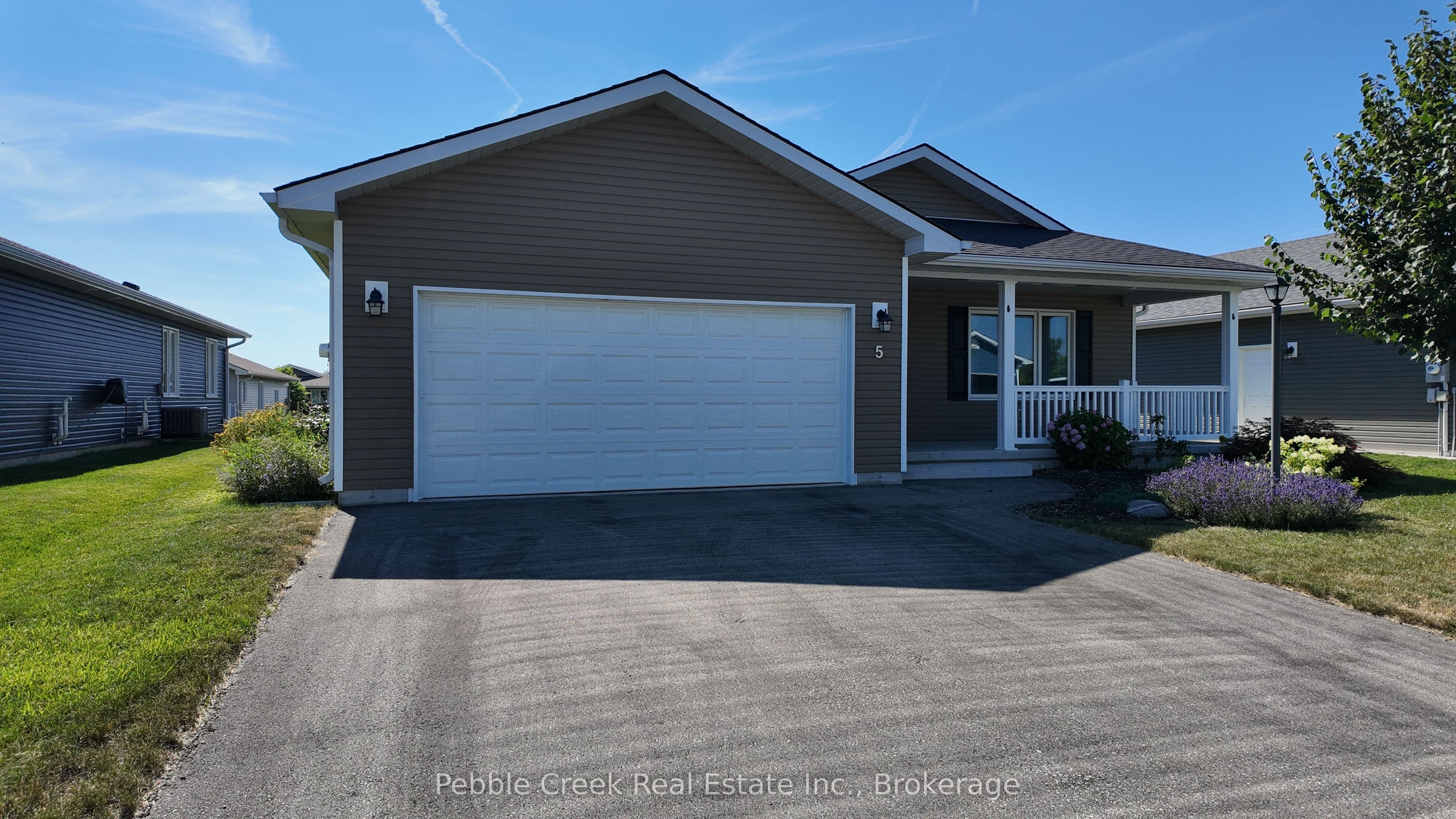 5 Sweetwater Drive photo 1