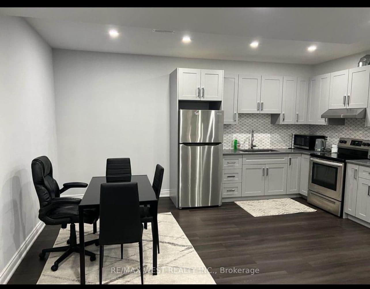 121 Appleyard Avenue photo 1