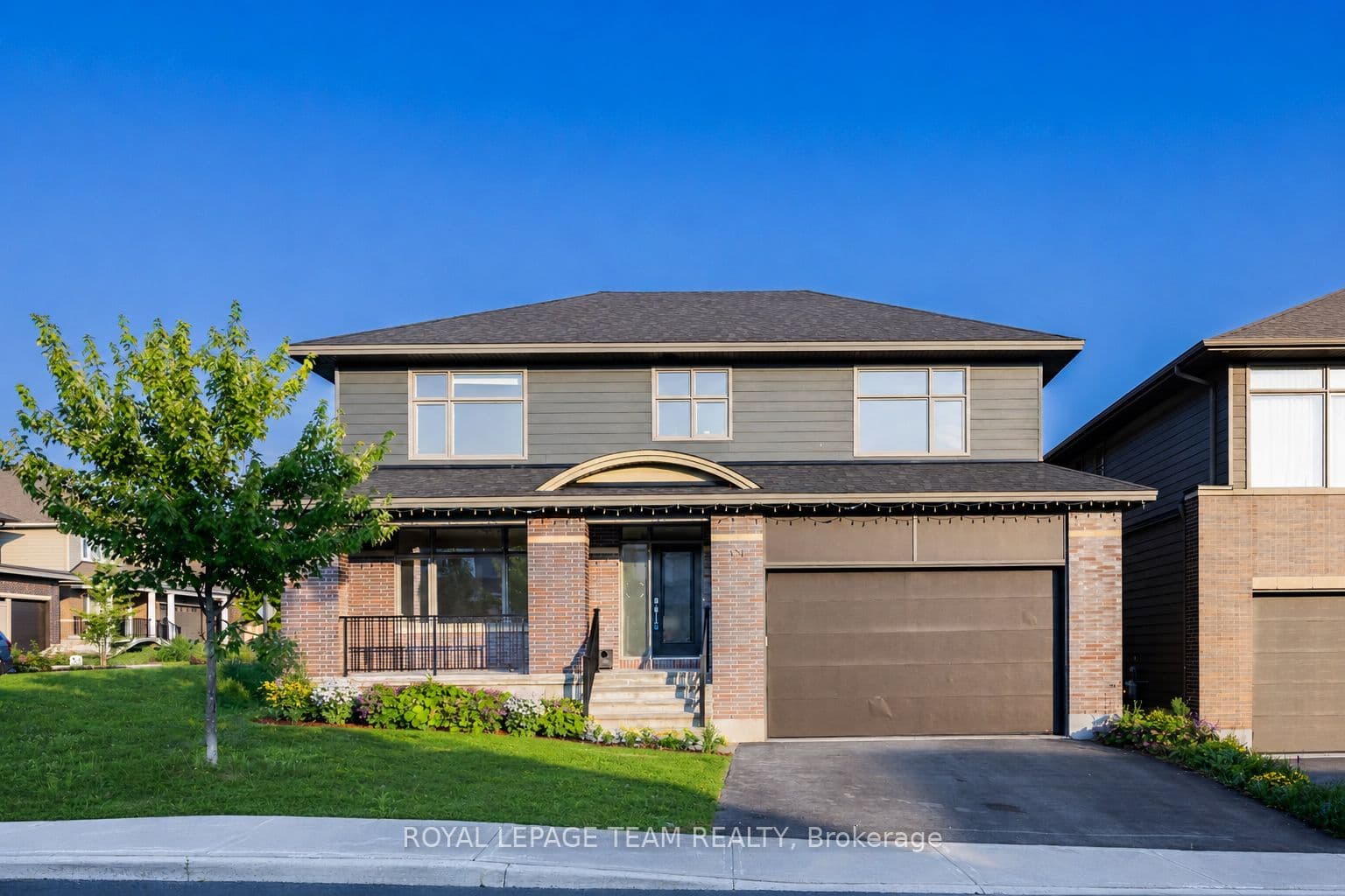 131 Escarpment Crescent photo 1