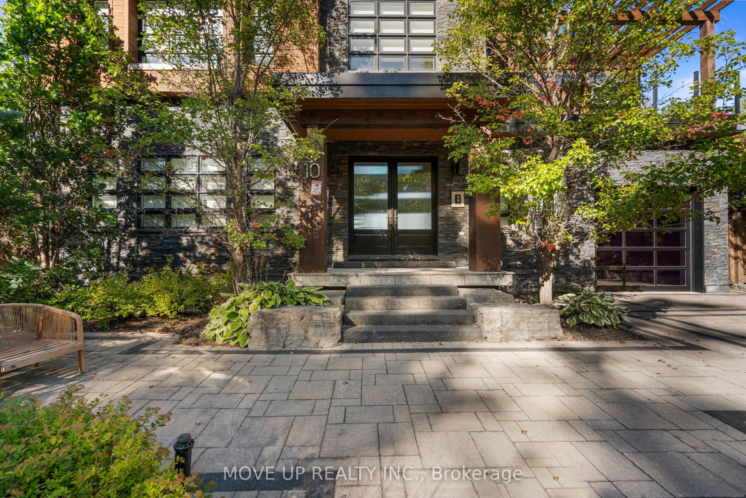 10 Hiawatha Avenue photo 1