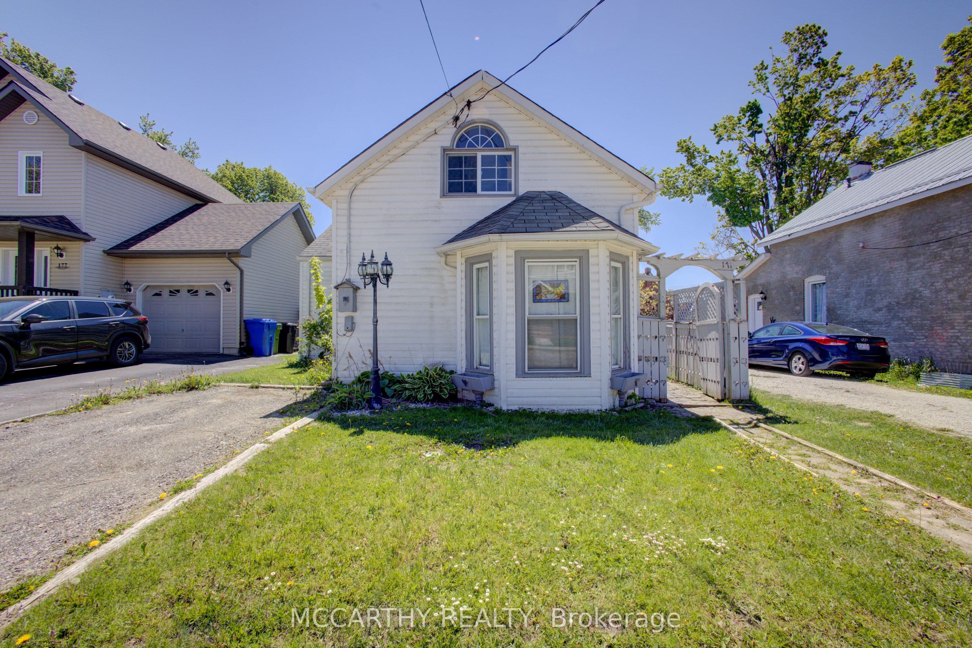 171 Owen Sound Street photo 1