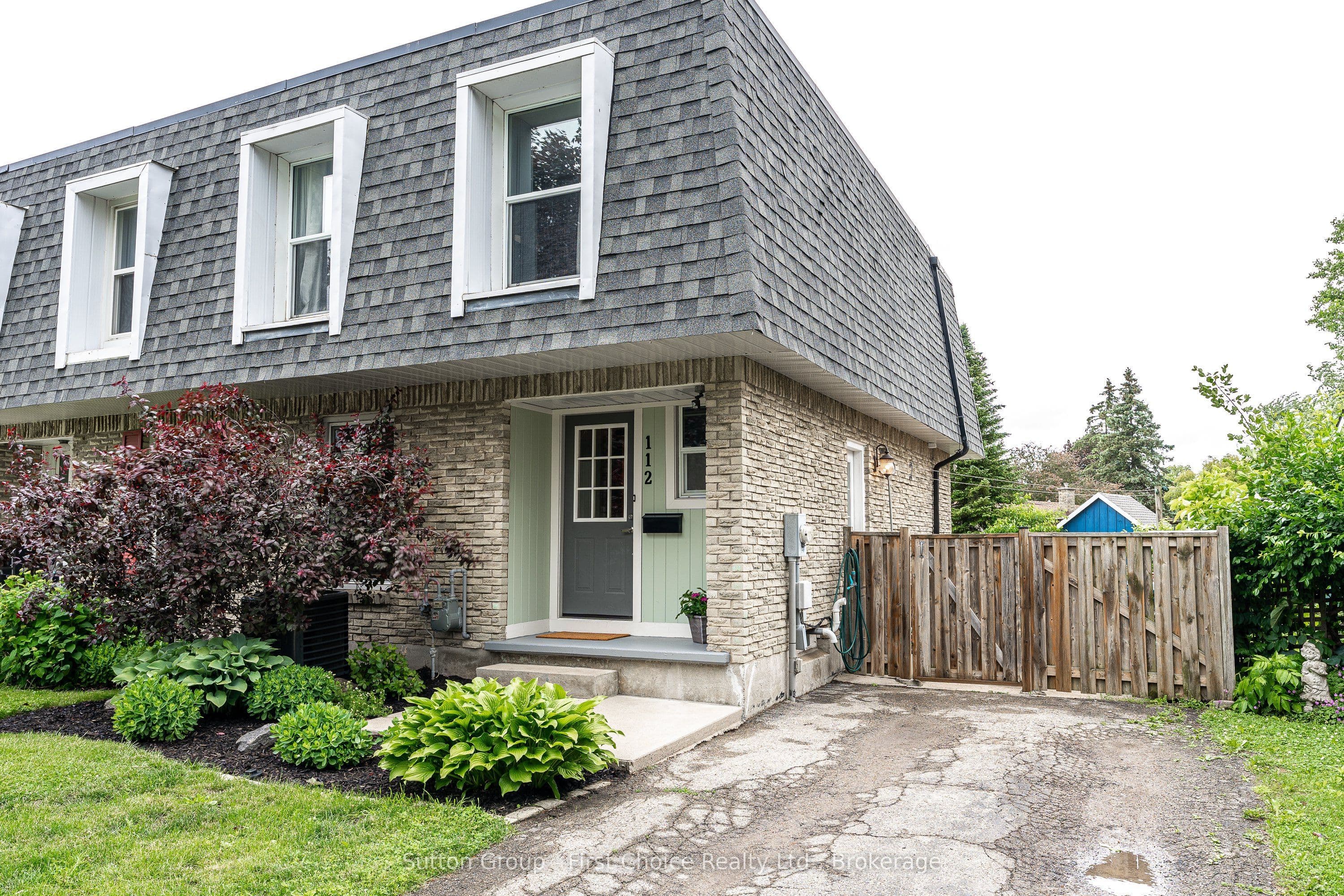 112 Kathryn Crescent photo 1