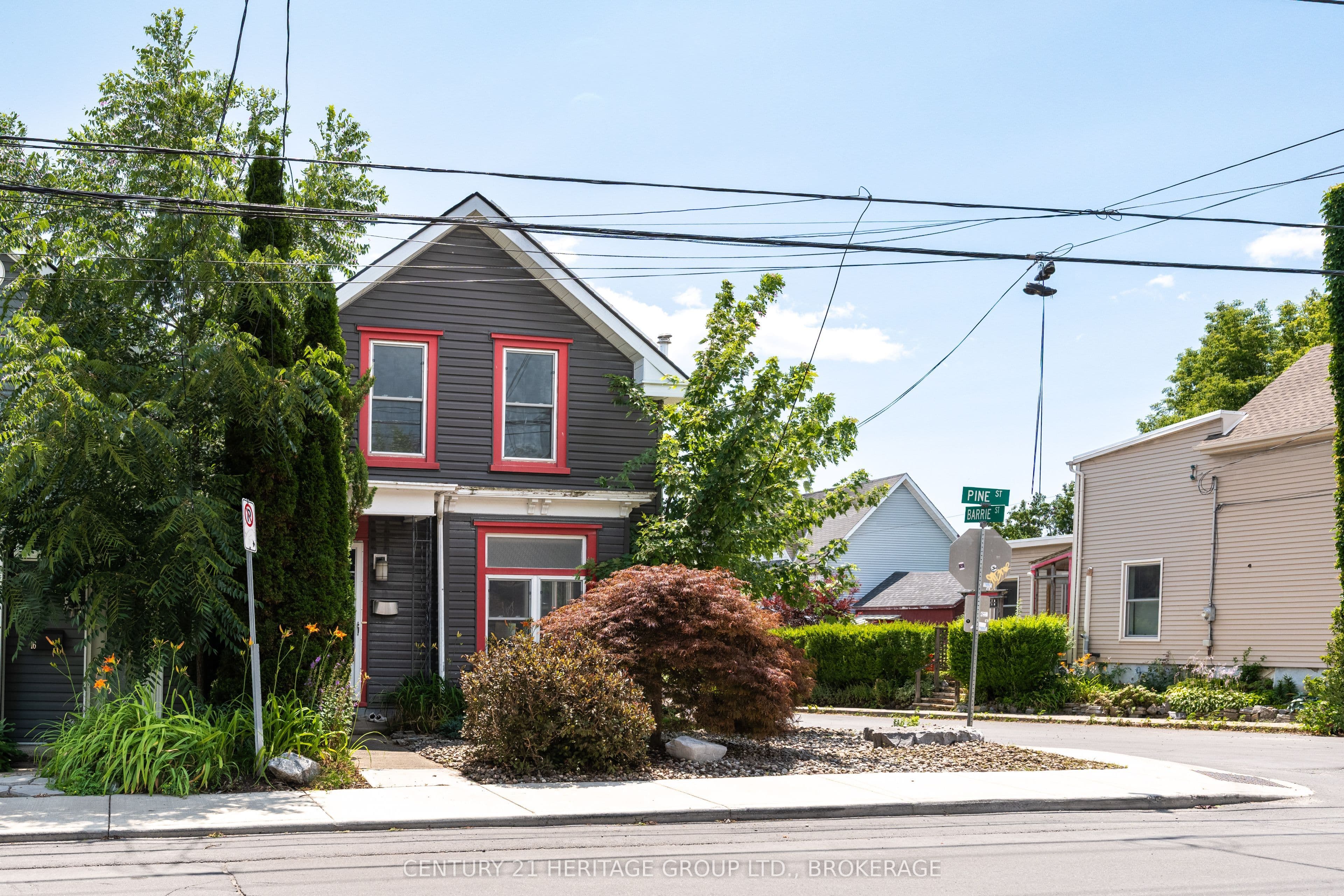 18 Pine Street photo 1