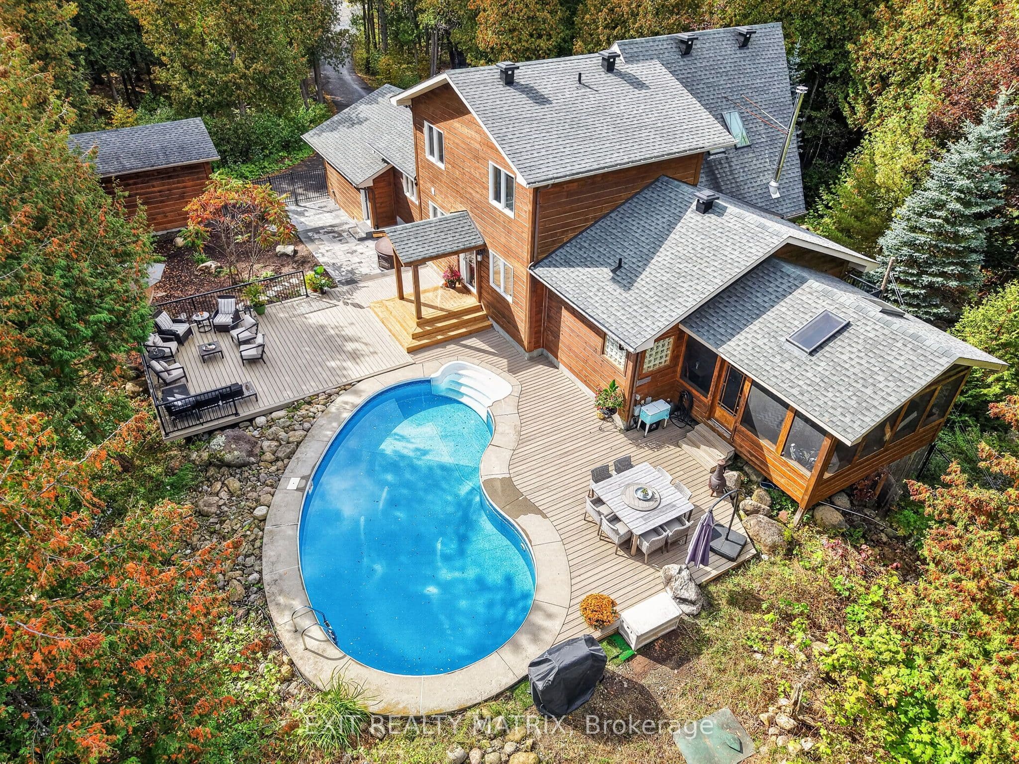 8010 Iveson Drive photo 1