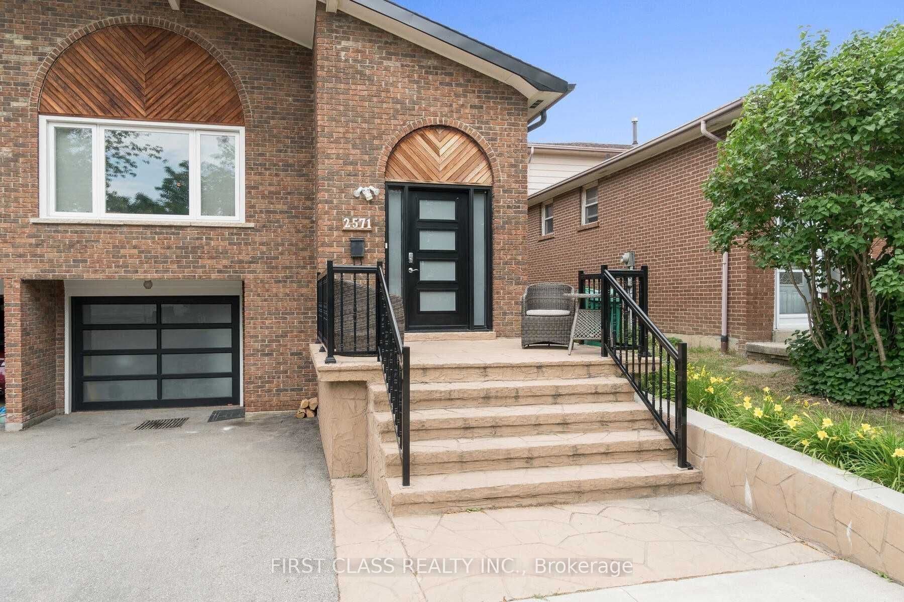 2793 Lindholm Crescent photo 1