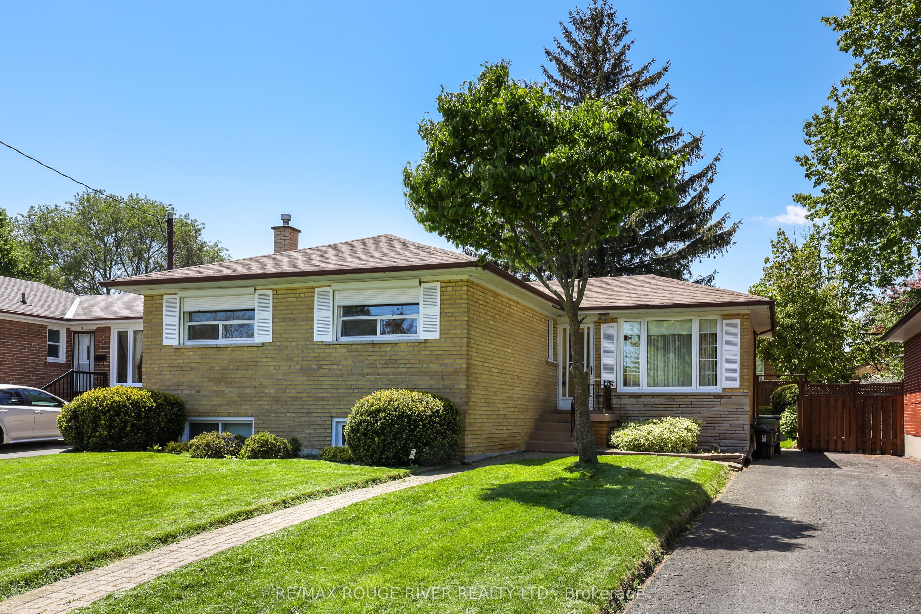 14 Farmbrook Road photo 1