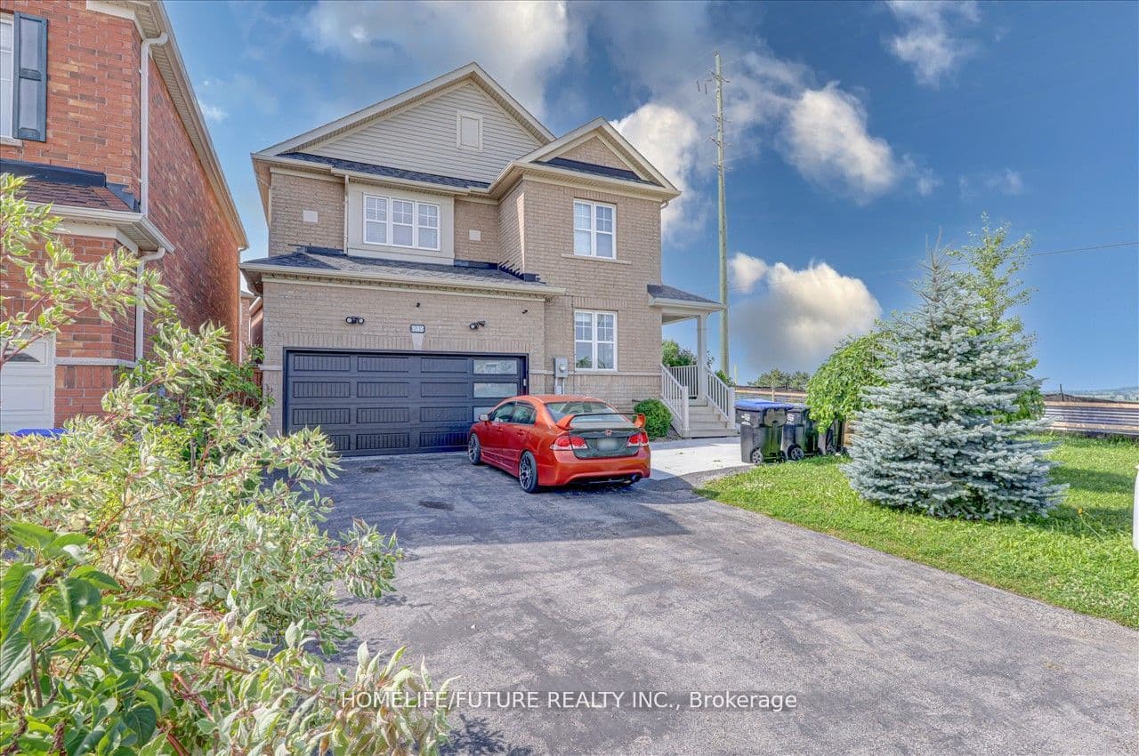 Unit Bsmt 939 Miller Park Avenue photo 1
