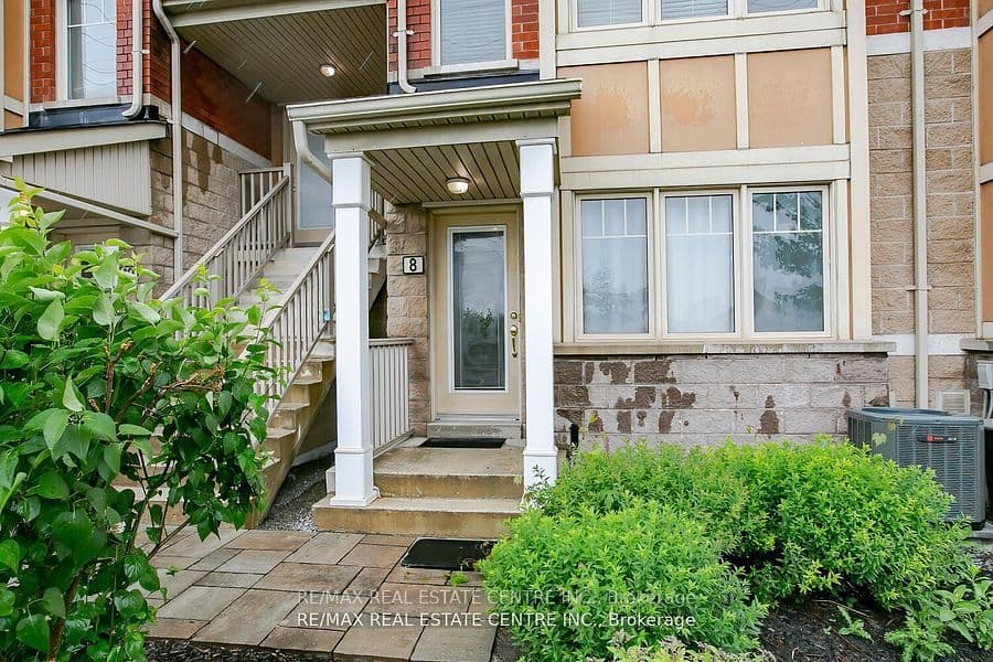 Unit 8 3985 Eglinton Avenue photo 1
