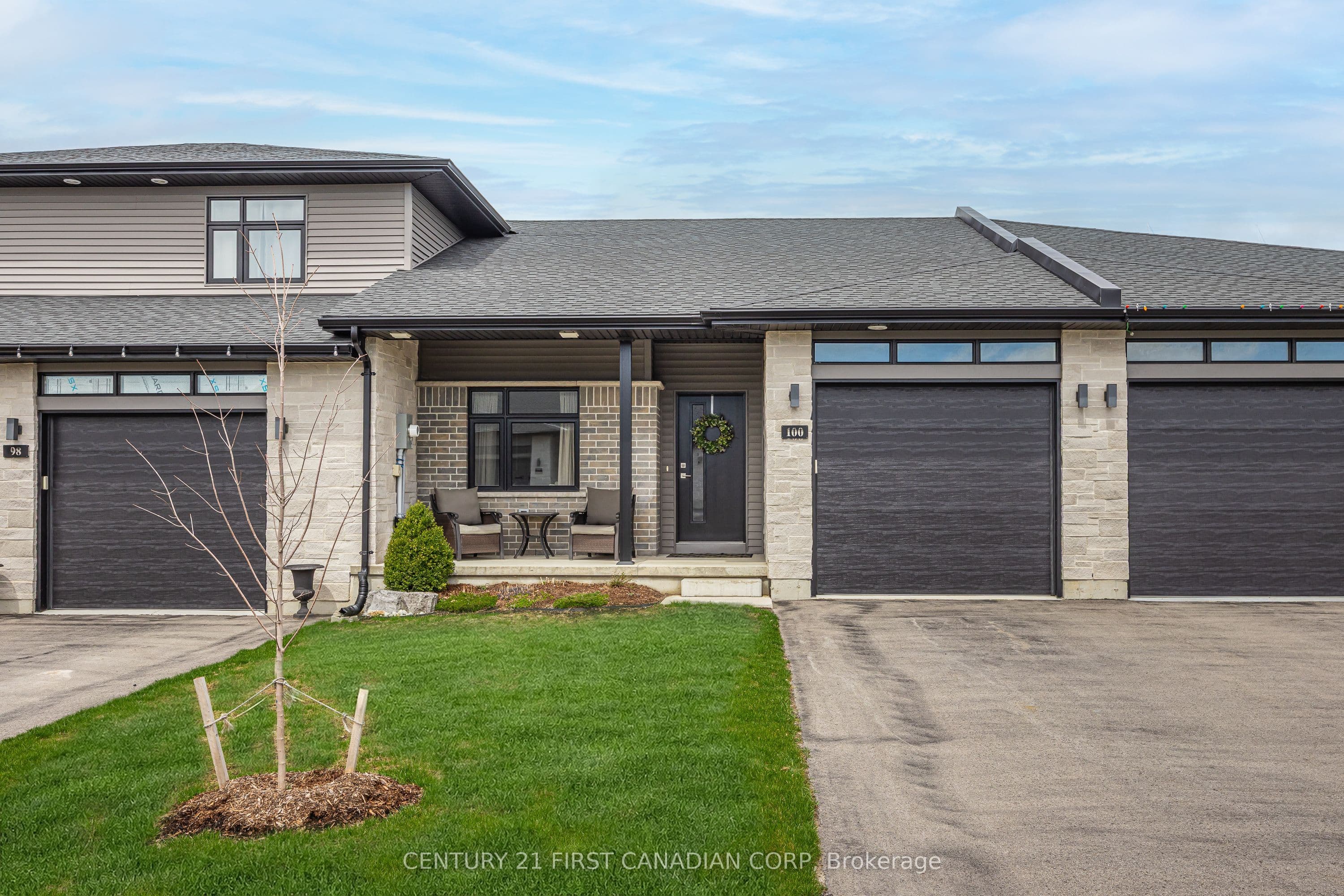 100 Rowe Avenue photo 1