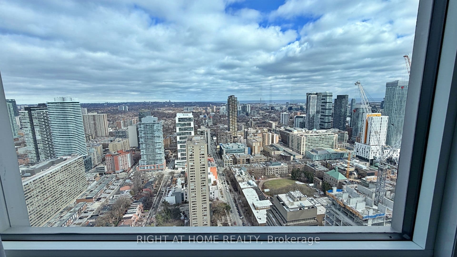 Unit 4207 386 Yonge Street photo 1