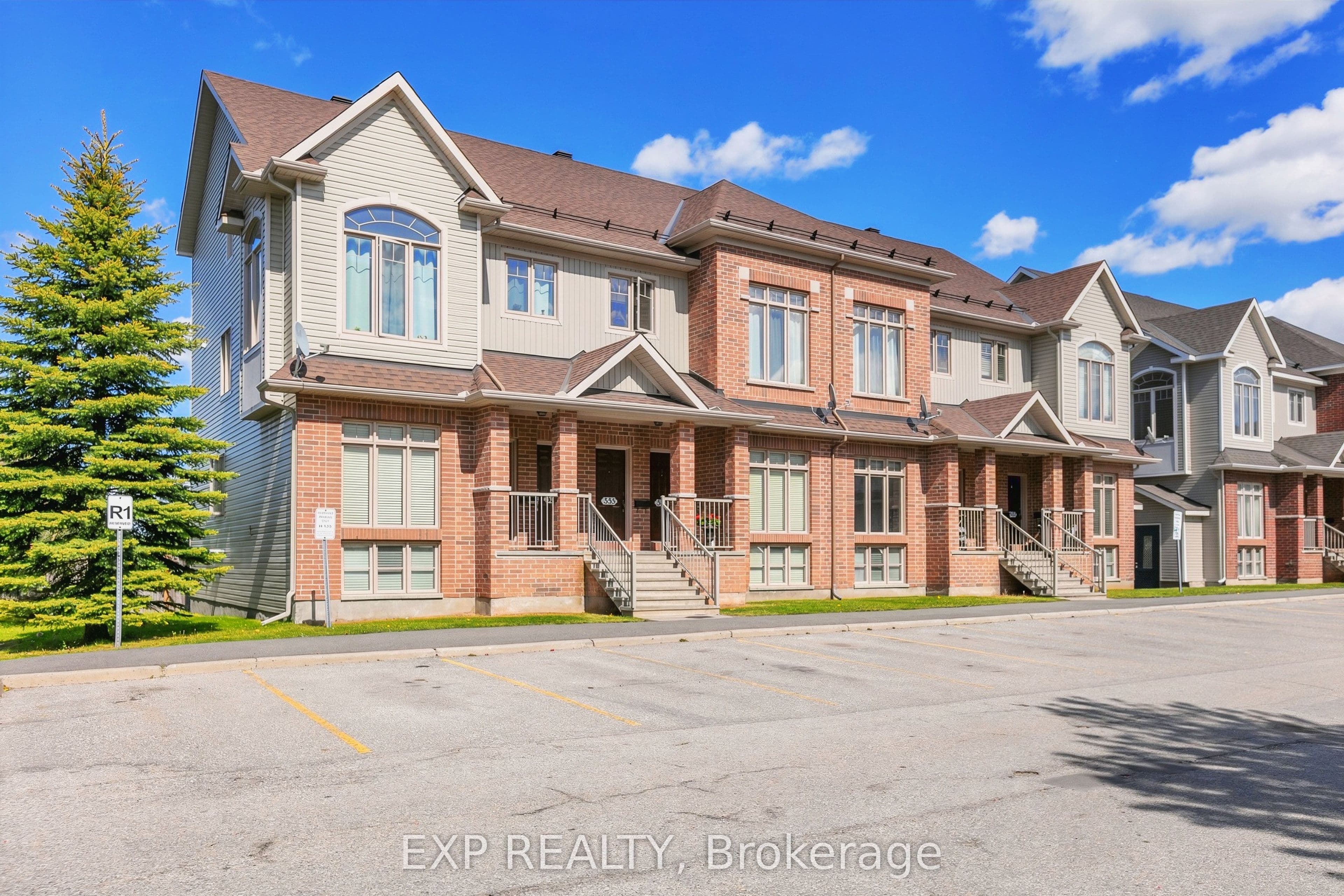 555 REARDON Private photo 1