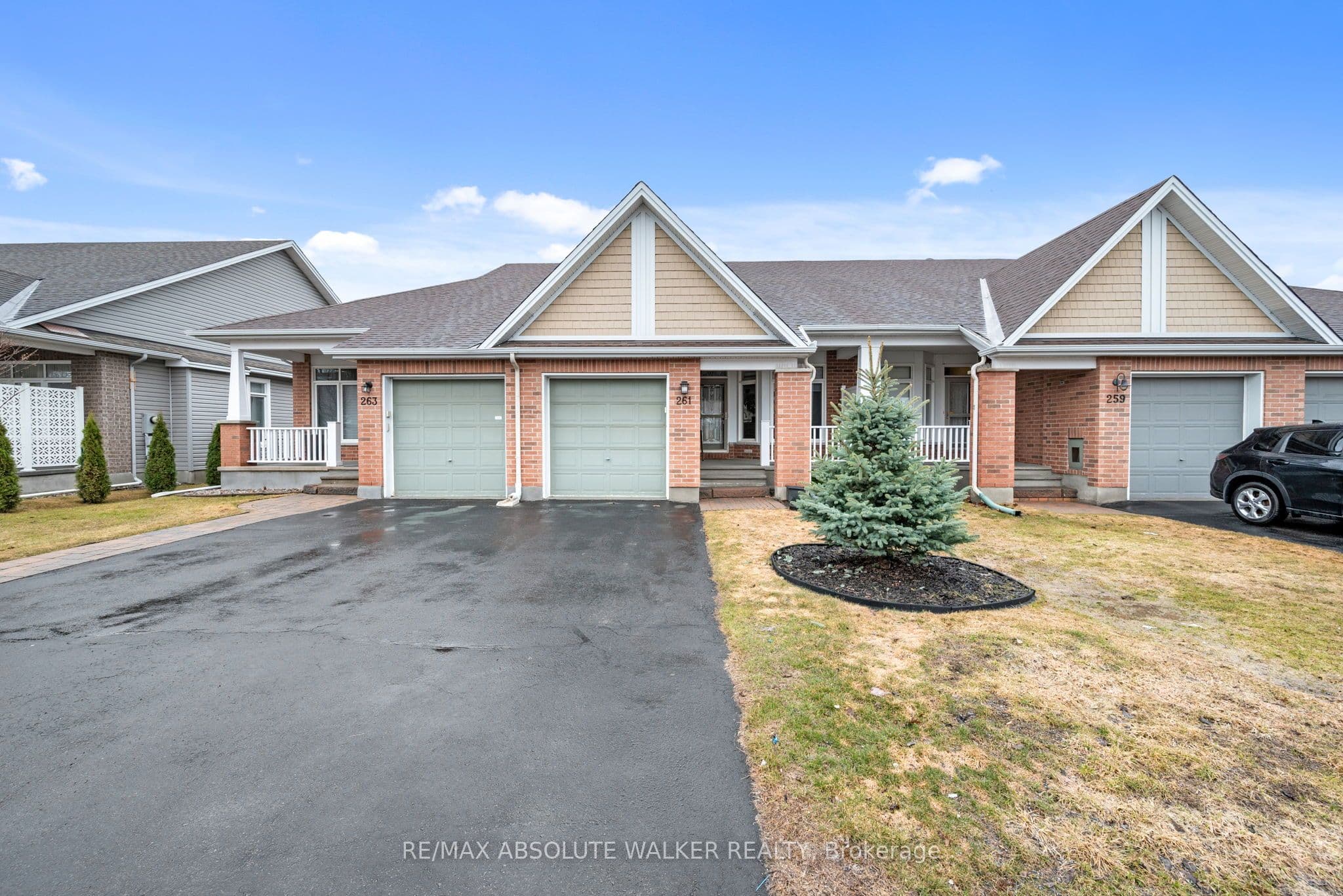 261 Bulrush Crescent photo 1