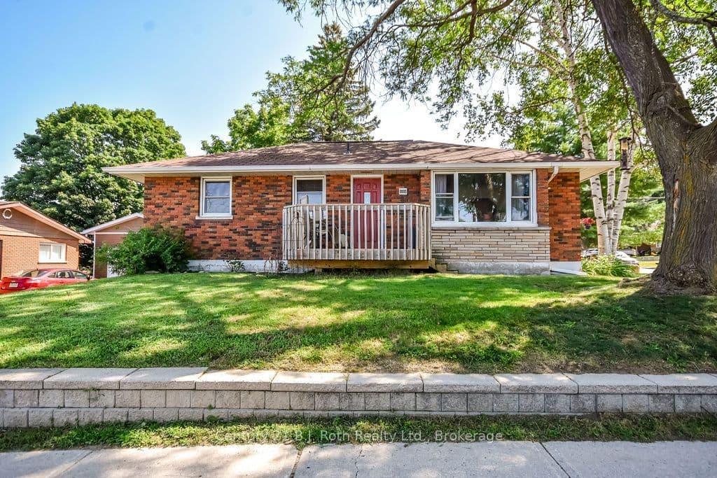 449 Irwin Street photo 1