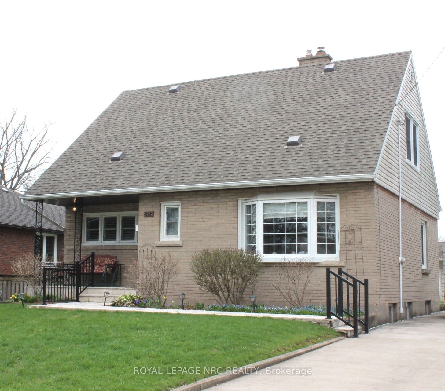 6987 Dell Avenue photo 1