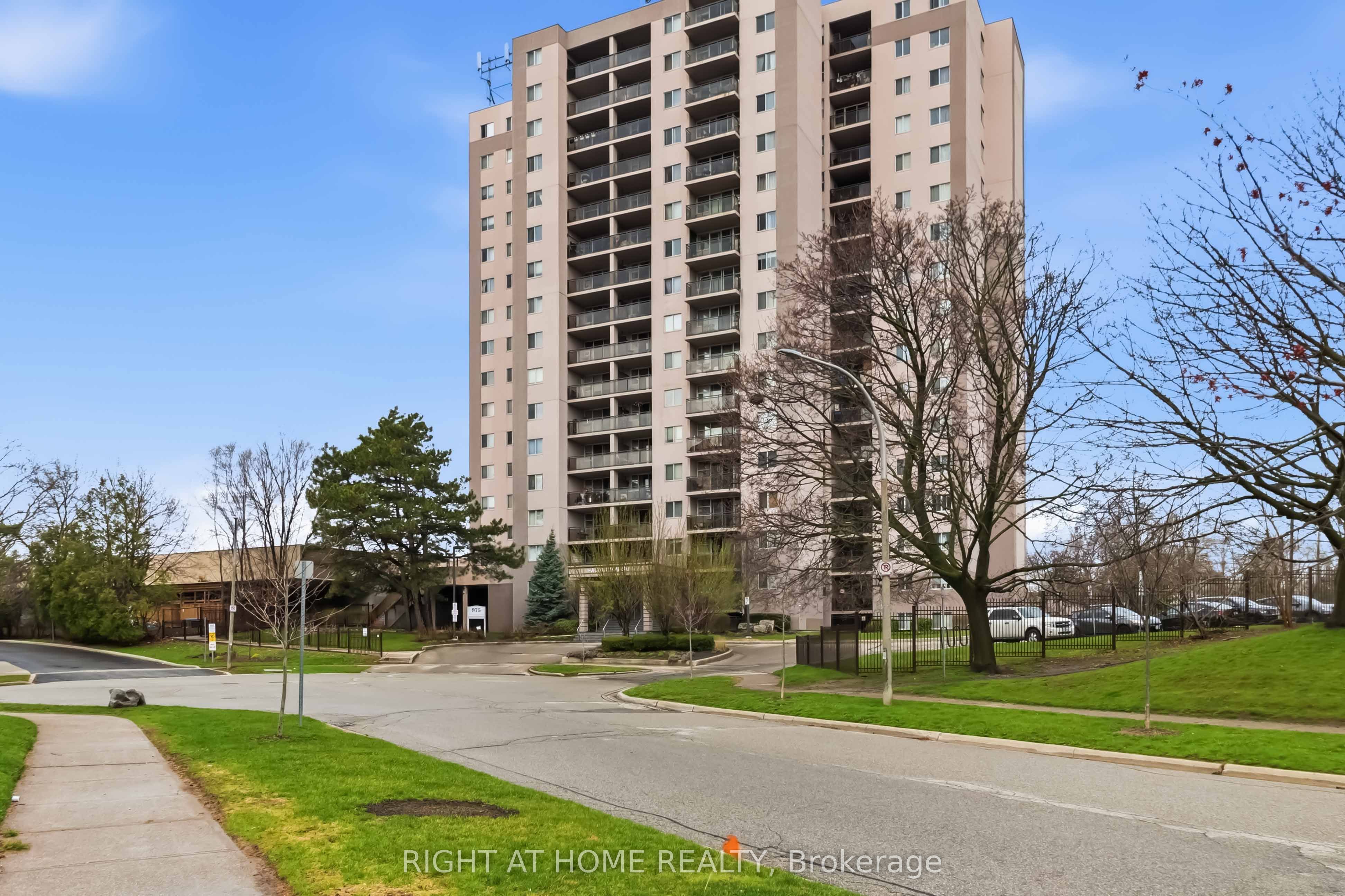 Unit 1706 975 Warwick Court photo 1