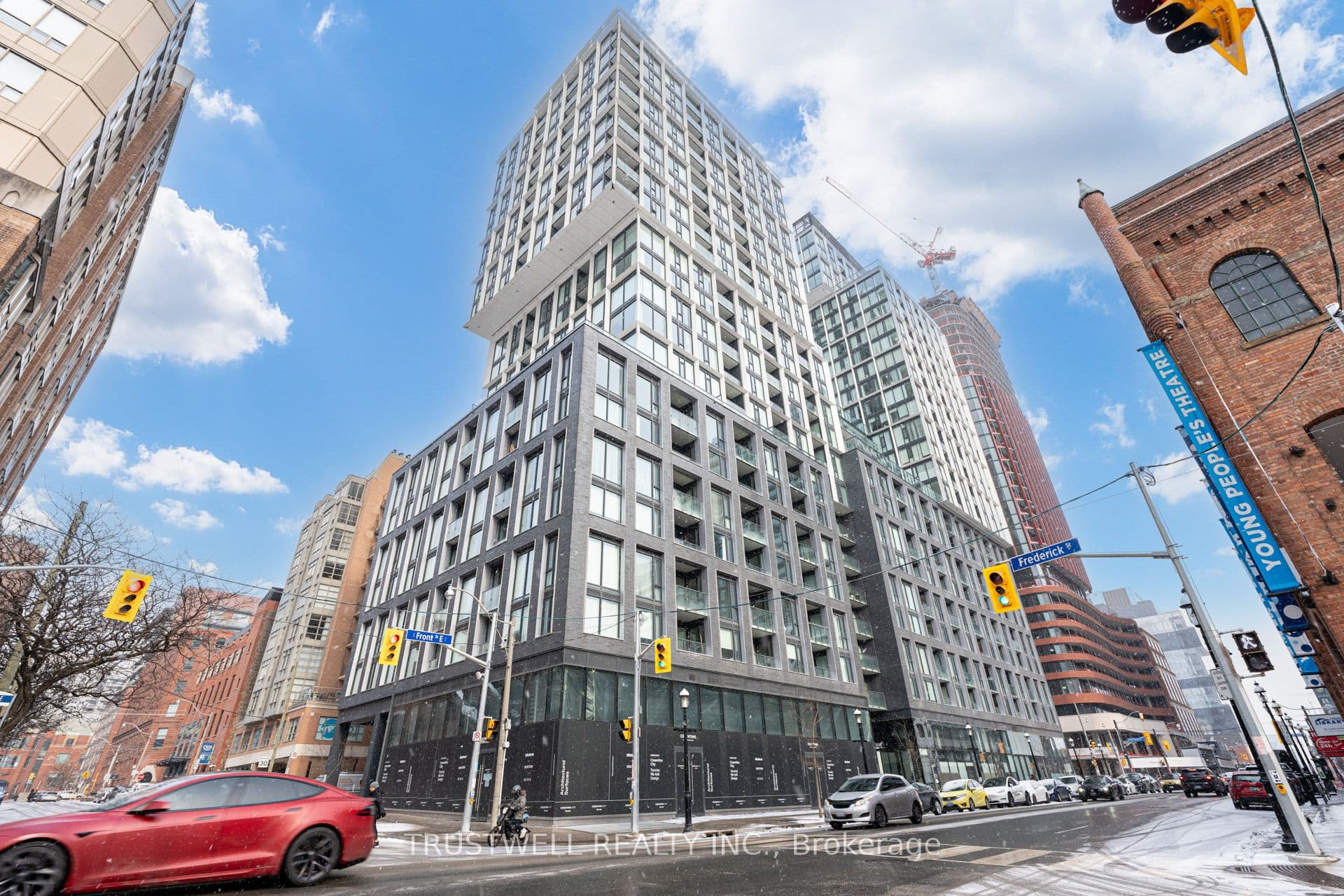 Unit 1004 158 Front Street photo 1
