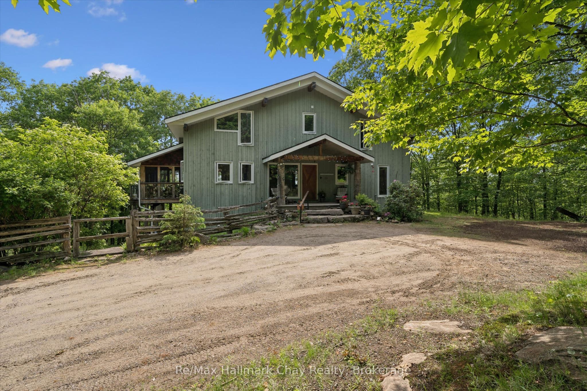 1497 Fox Point Road photo 1