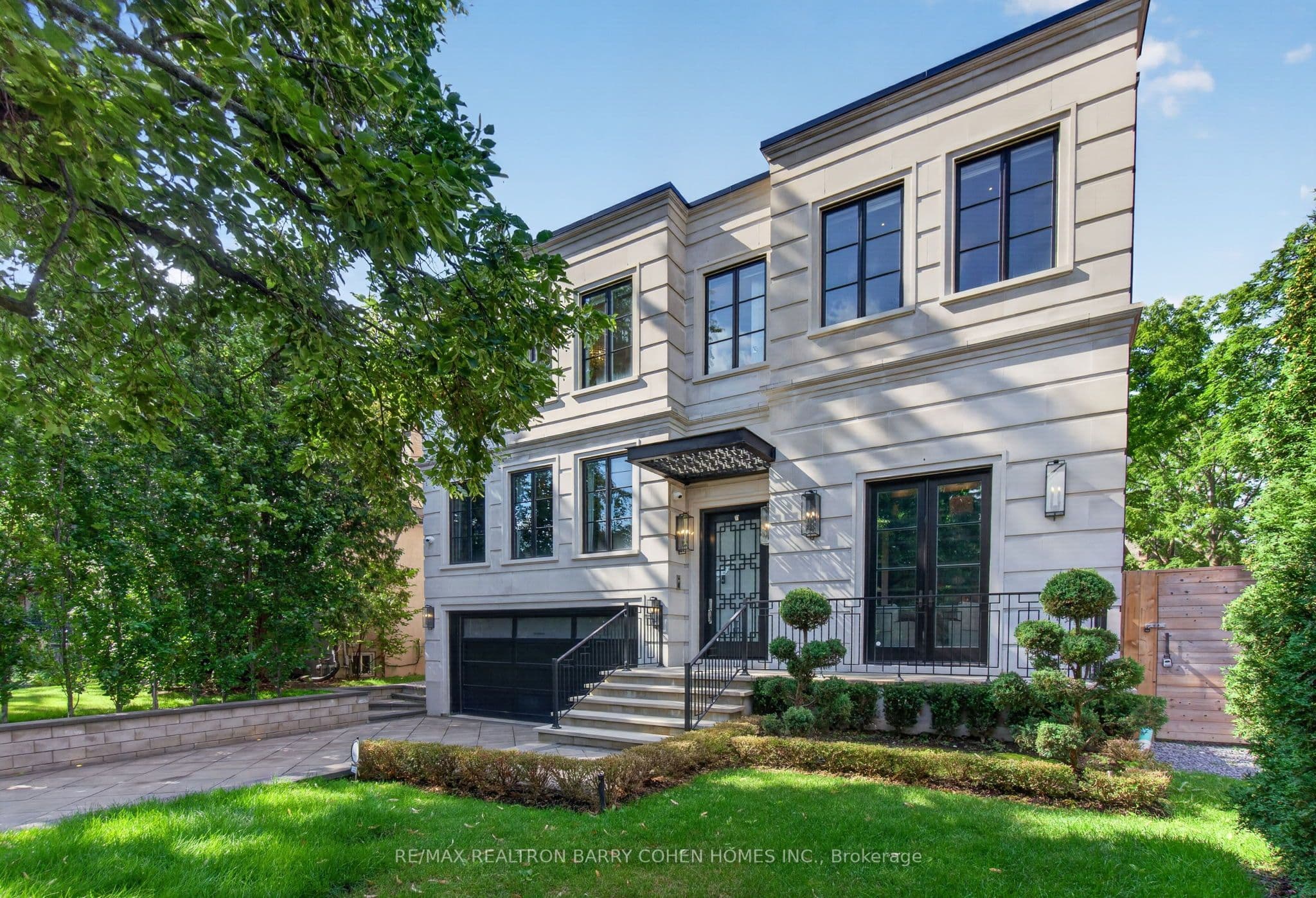154 Yonge Boulevard photo 1