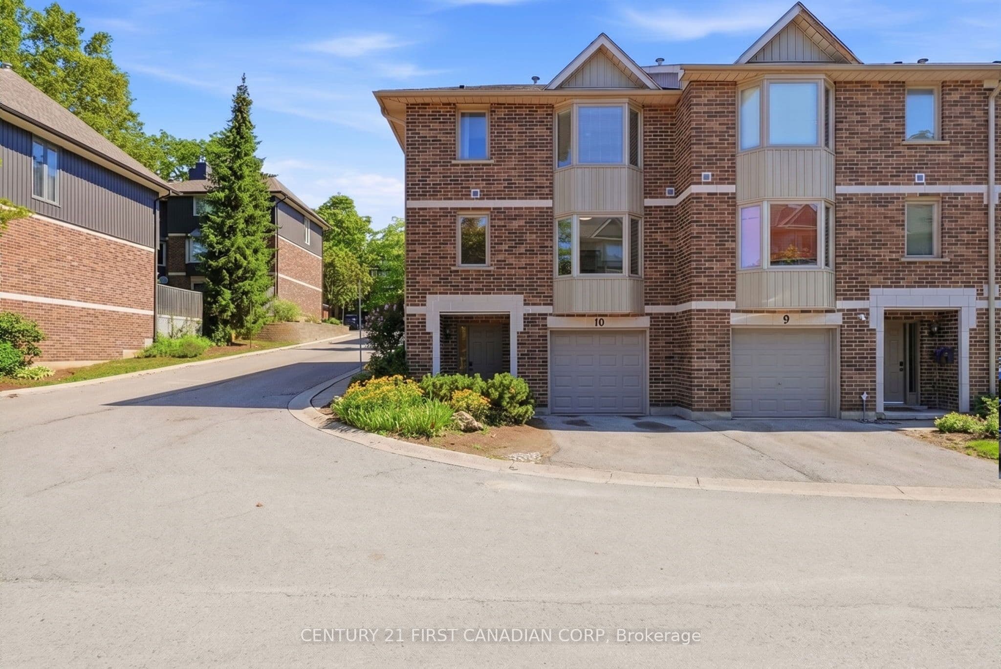 Unit 10 1548 Richmond Street photo 1