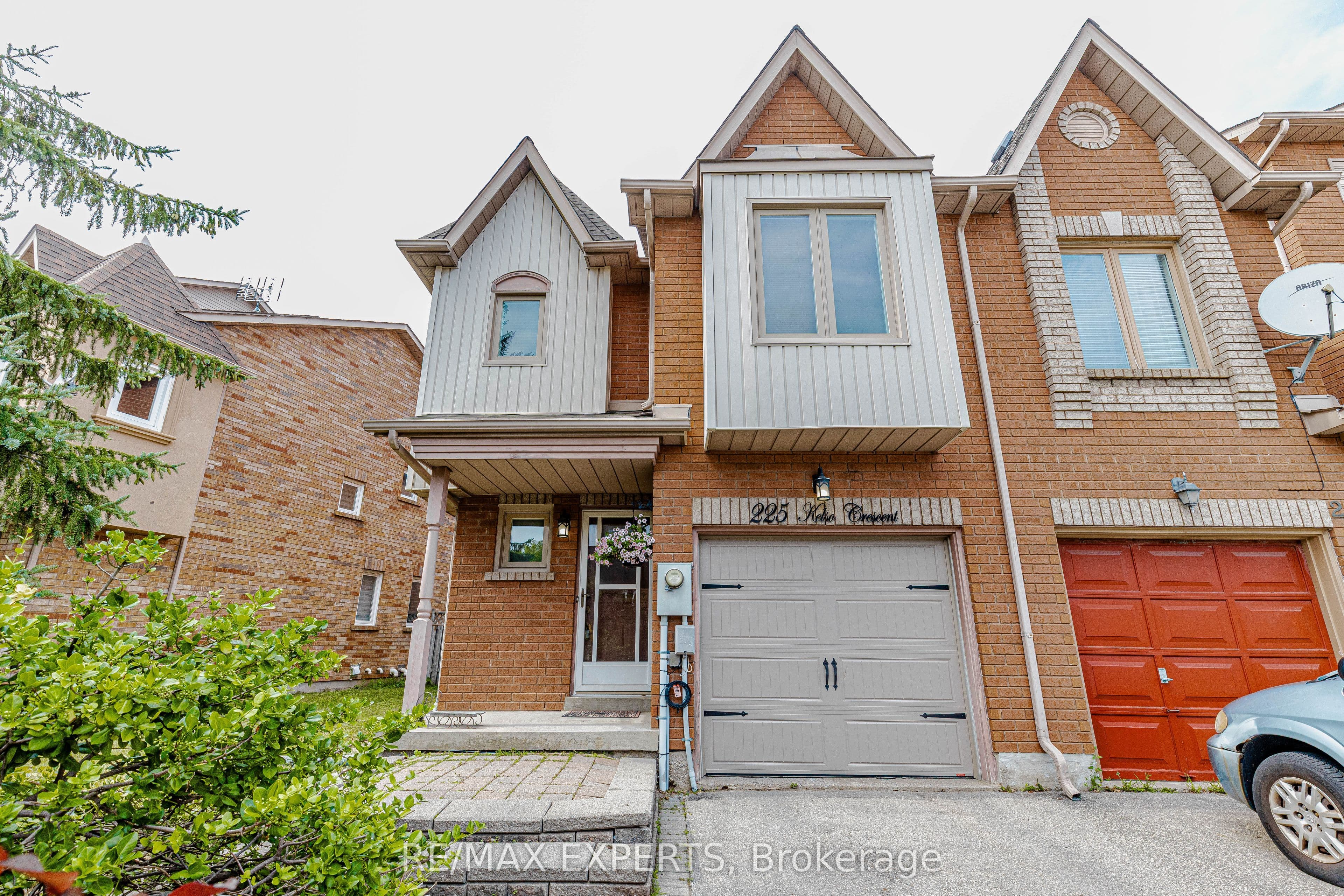 225 Kelso Crescent photo 1