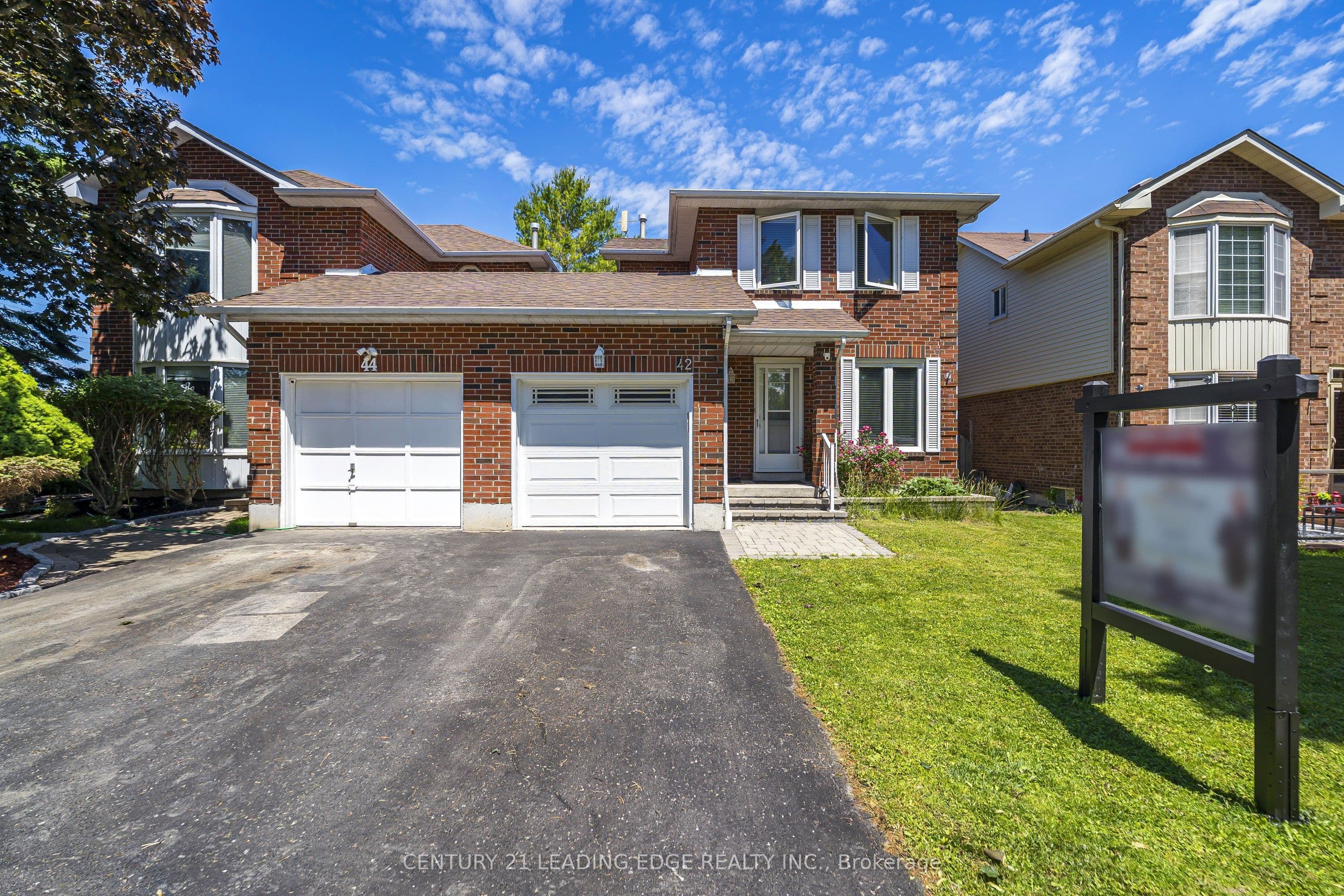 42 Hewitt Crescent photo 1