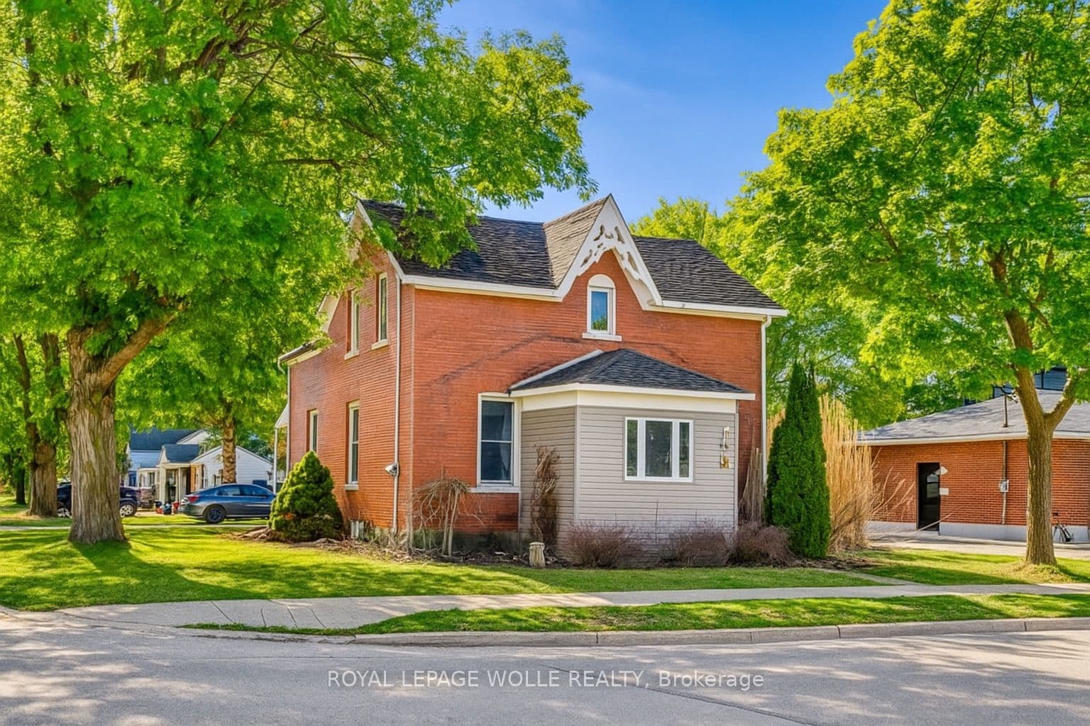 137 Wellington Street photo 1